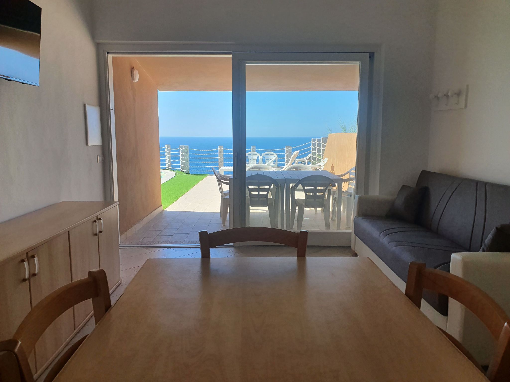 Pireo by DomusAway - Image-tags.info