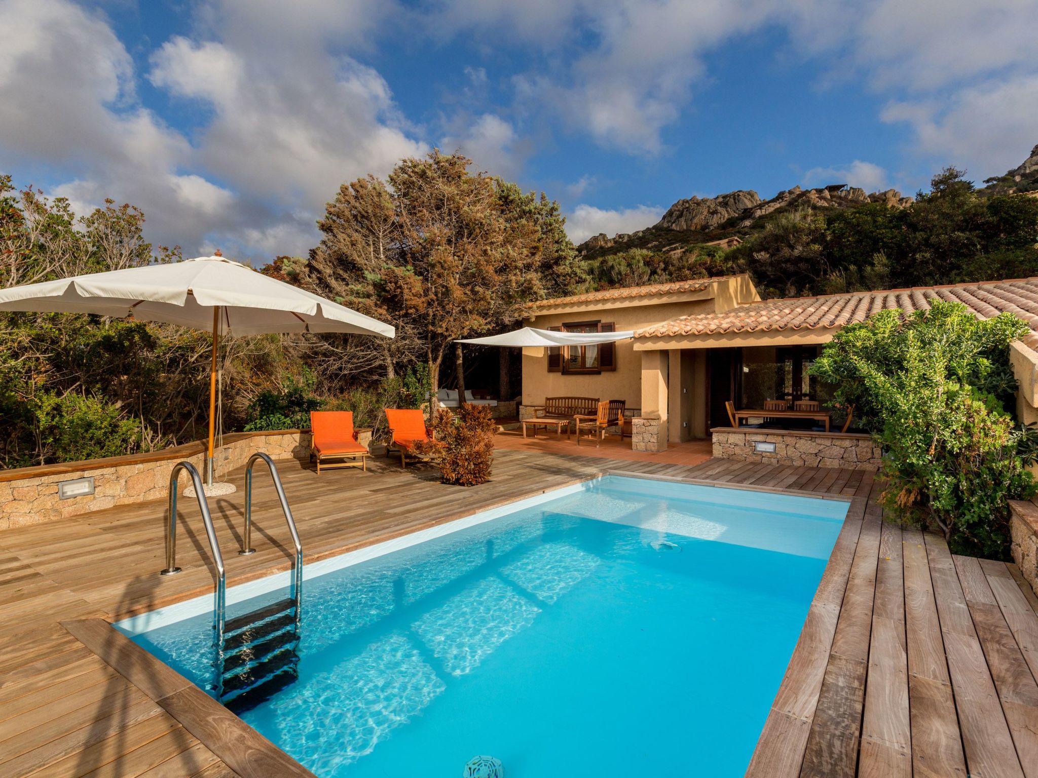 'Villa Beatrice' mit eigenem Pool - Buiten