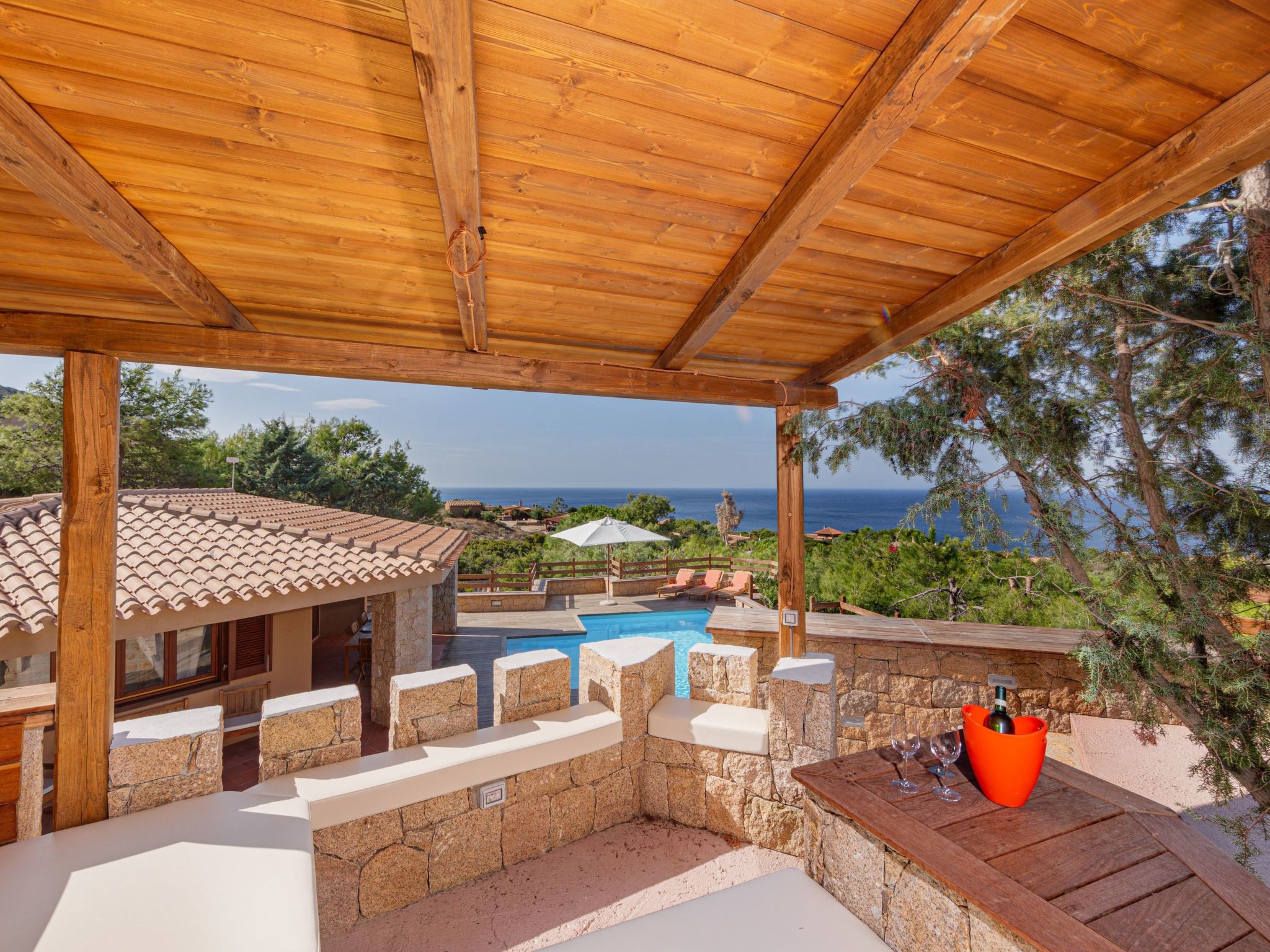 Für 2 Personen und 4 Kinder in Costa Paradiso, Sardinien (Gallura)-Outside