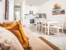 Circe: Modern appartement direct aan het strand van Porto Pozzo - thumbnail 1