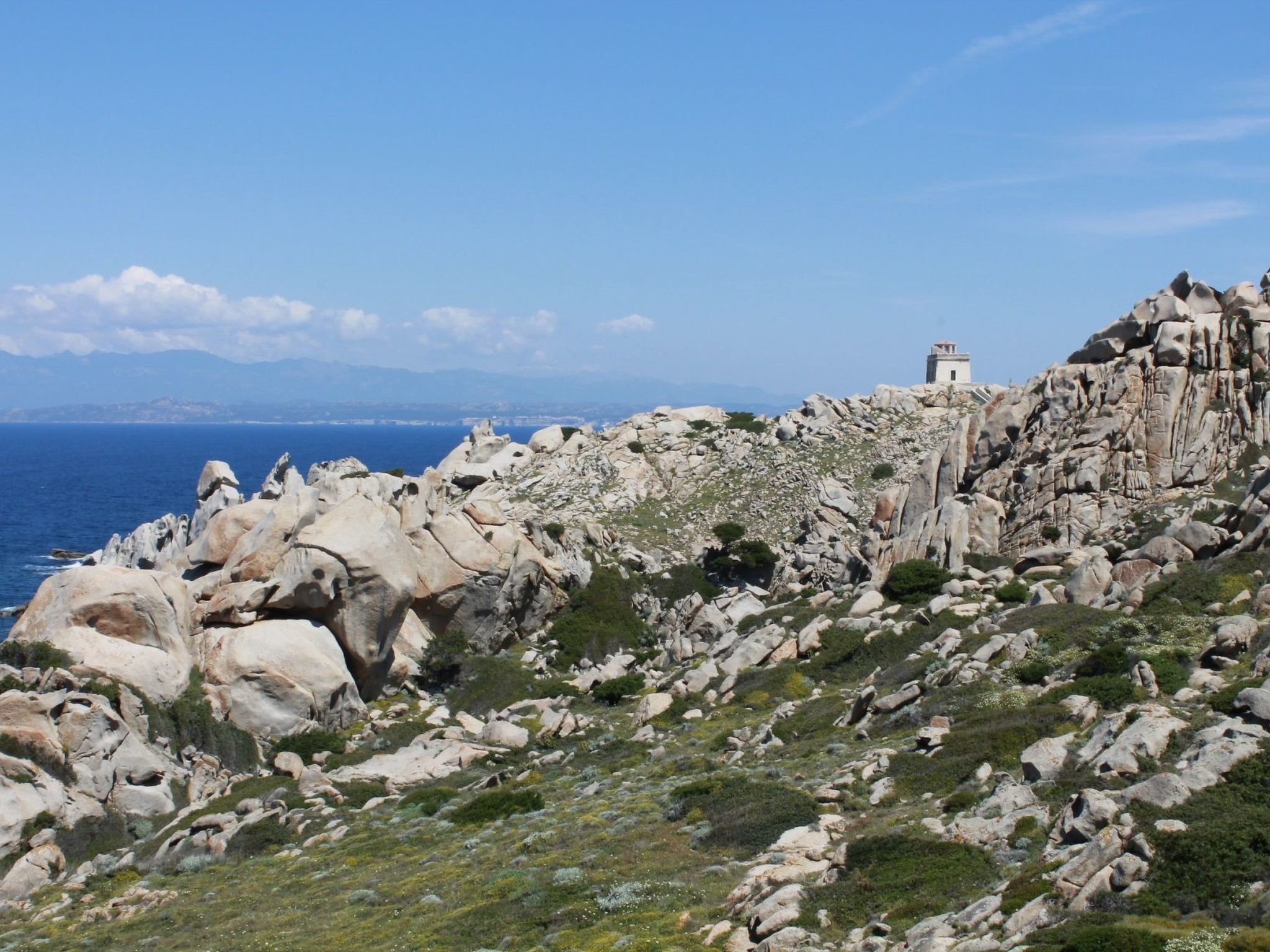 Stazzo mit Garten in Luogosanto-Binnen