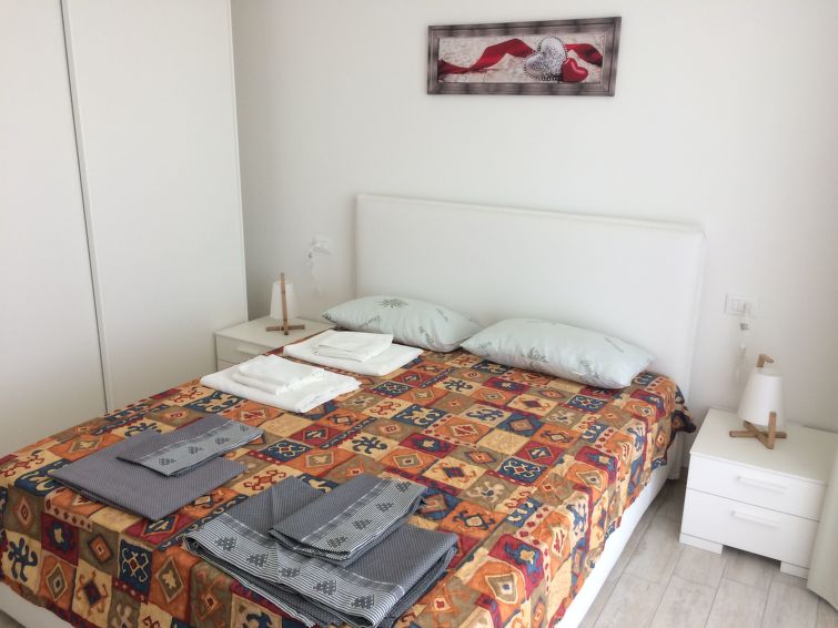 Op 450 m van zee: Licht appartement in centrum Cannigione in Cannigione
