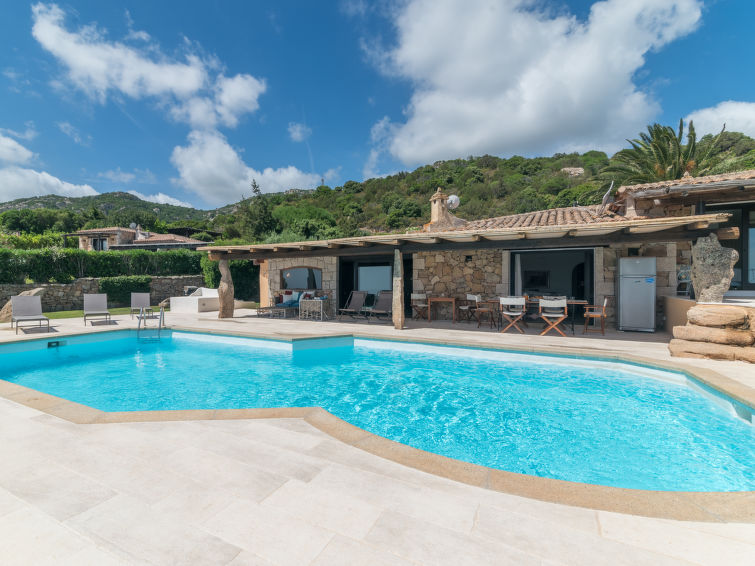 Privézwembad en zeezicht bij Villa Paradiso in Porto Cervo in Porto Cervo