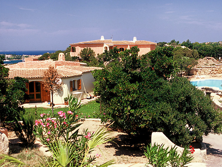 Le Antunne translation missing: villas_en.helpers.properties.accommodation_type.holiday_resort in Porto Cervo