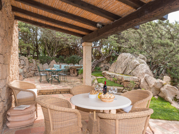 Search and Stay destination Capriccioli, Sardegna - Italy from AU$ 625. Roccia di Volpe