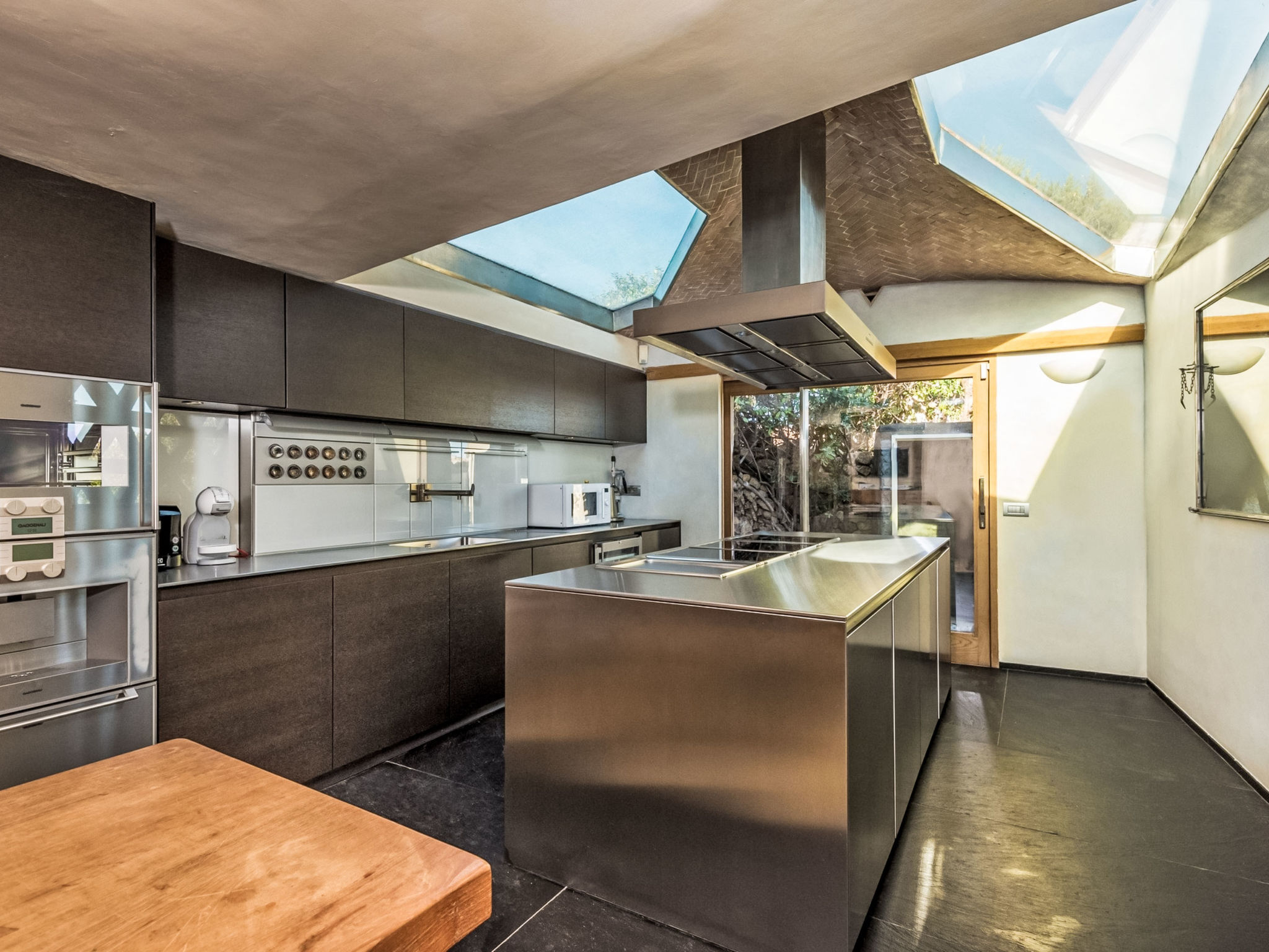 Ancora – Elegant Escape