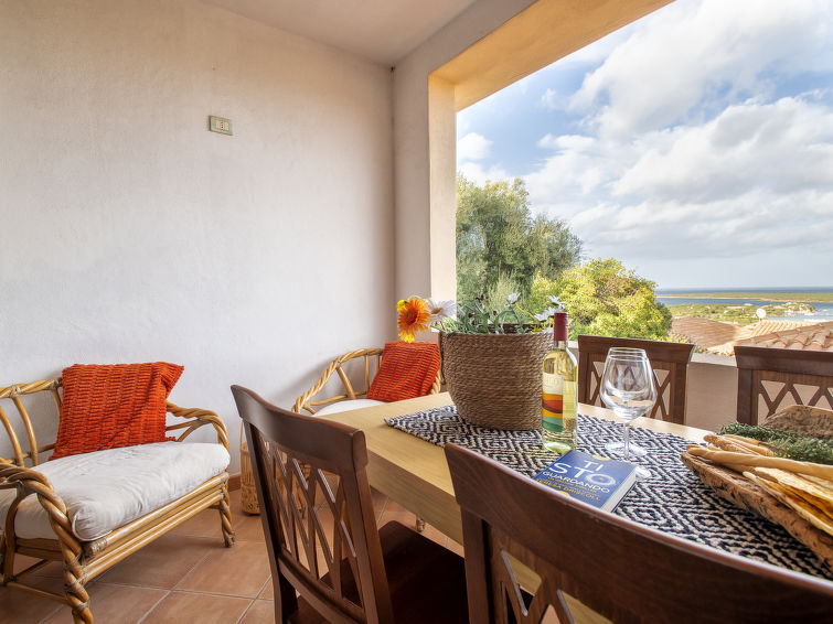 Zeezicht en comfort in appartement Baia de Bahas, Golfo di Marinella in Golfo di Marinella