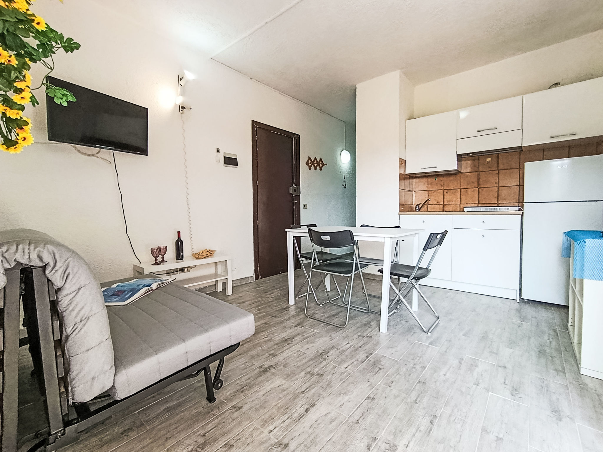 Iris 7, Terza Spiaggia-Inside