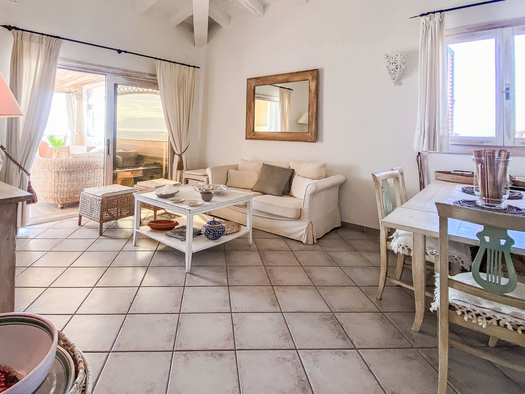 Castagno — Living Room