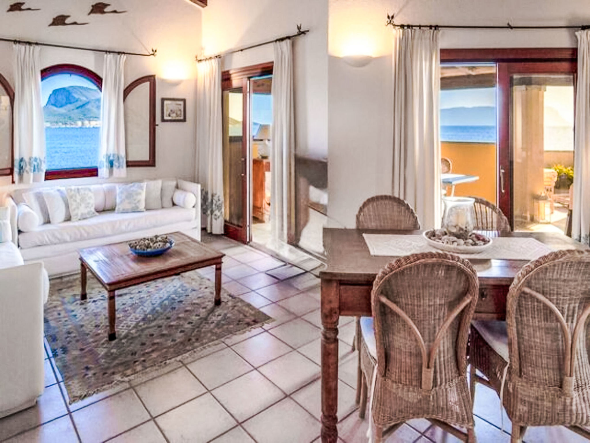 S'Abba e Sa Pedra - Inside