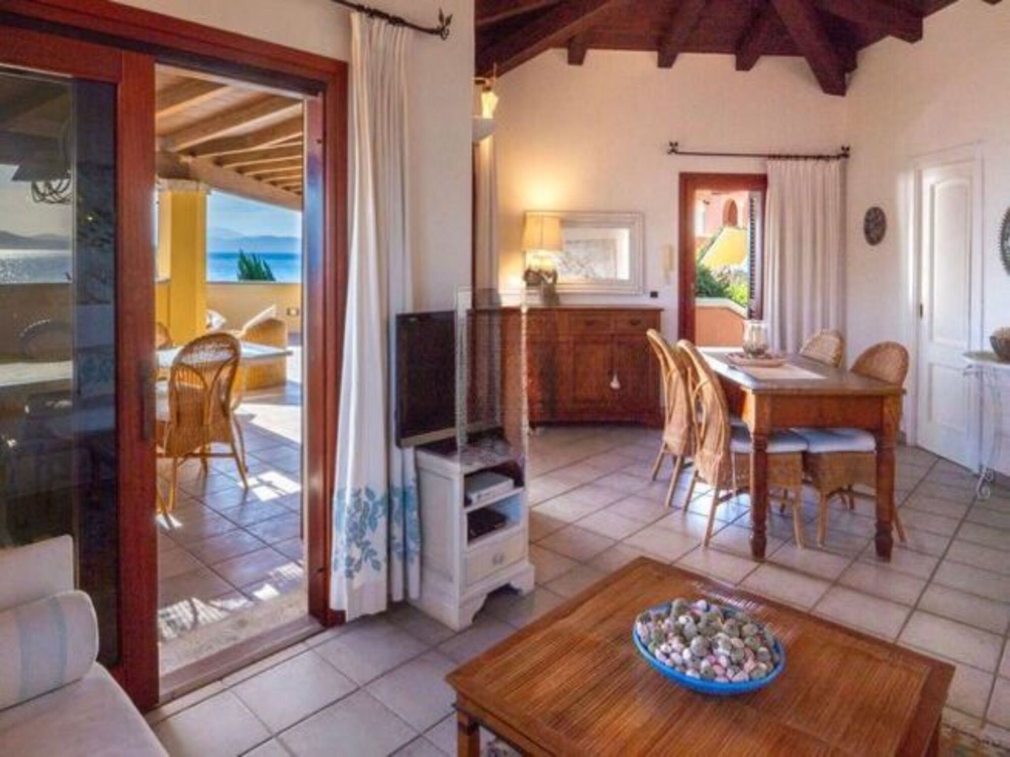 S'Abba e Sa Pedra - Inside