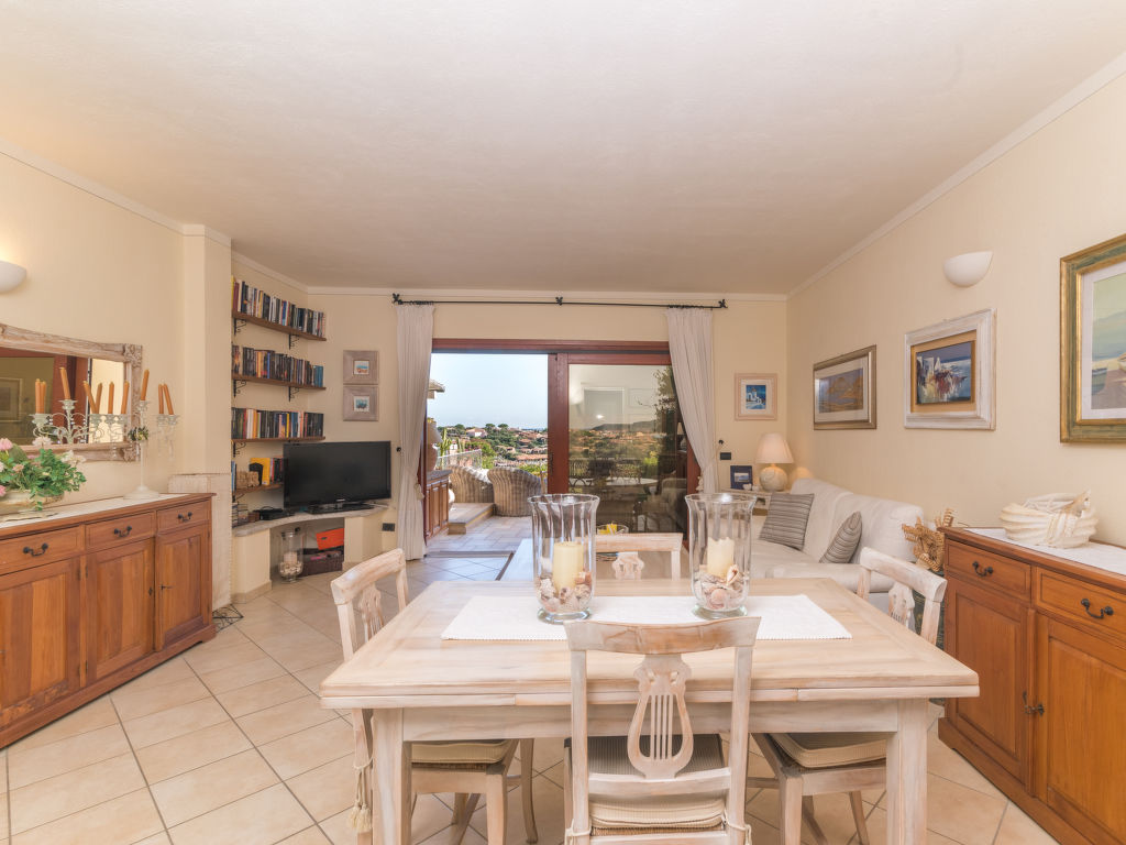 Acacia — Kitchen / Dining Room