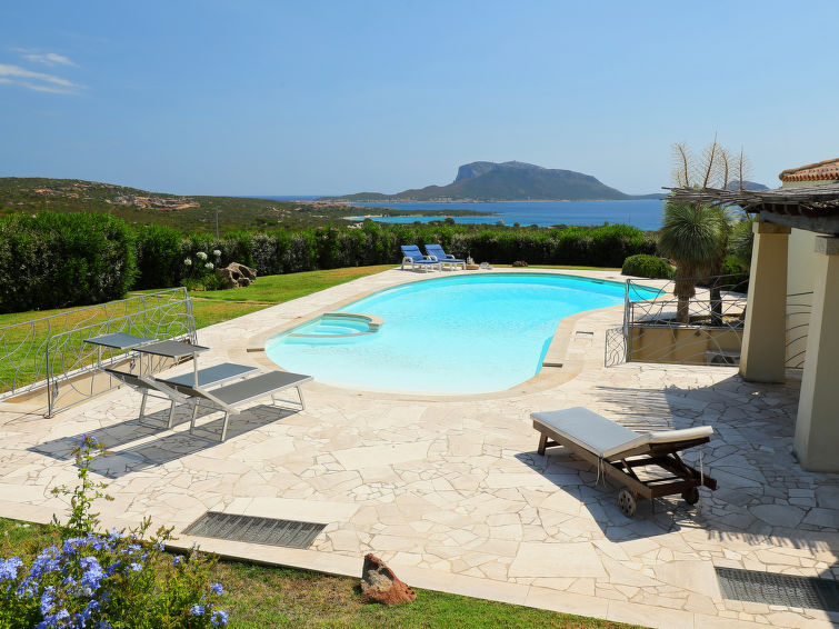 Vakantiehuis Iris in Golfo Aranci met privézwembad en zeezicht in Golfo Aranci