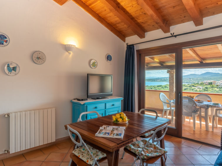 Op 300m van zee: Zonnig appartement met zeezicht in Golfo Aranci in Golfo Aranci