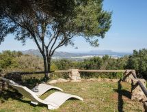 Altes gallurisches Bauernhaus mit Blick auf Olbia