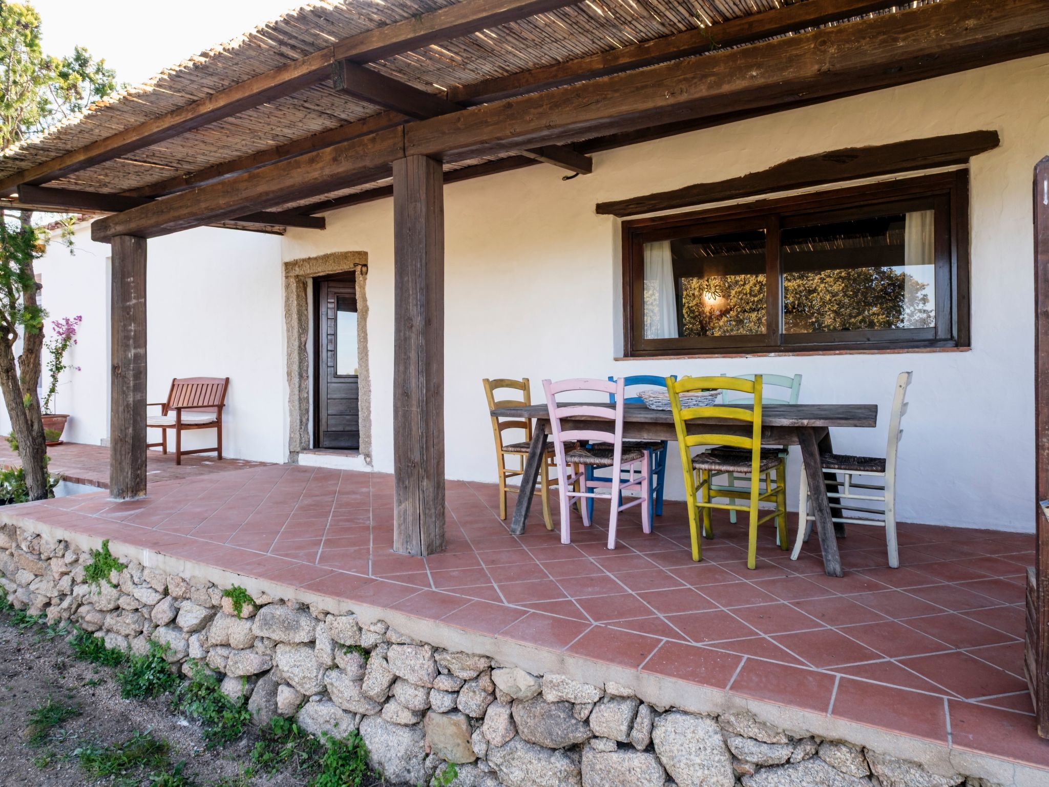 Altes gallurisches Bauernhaus mit Blick auf Olbia-Binnen