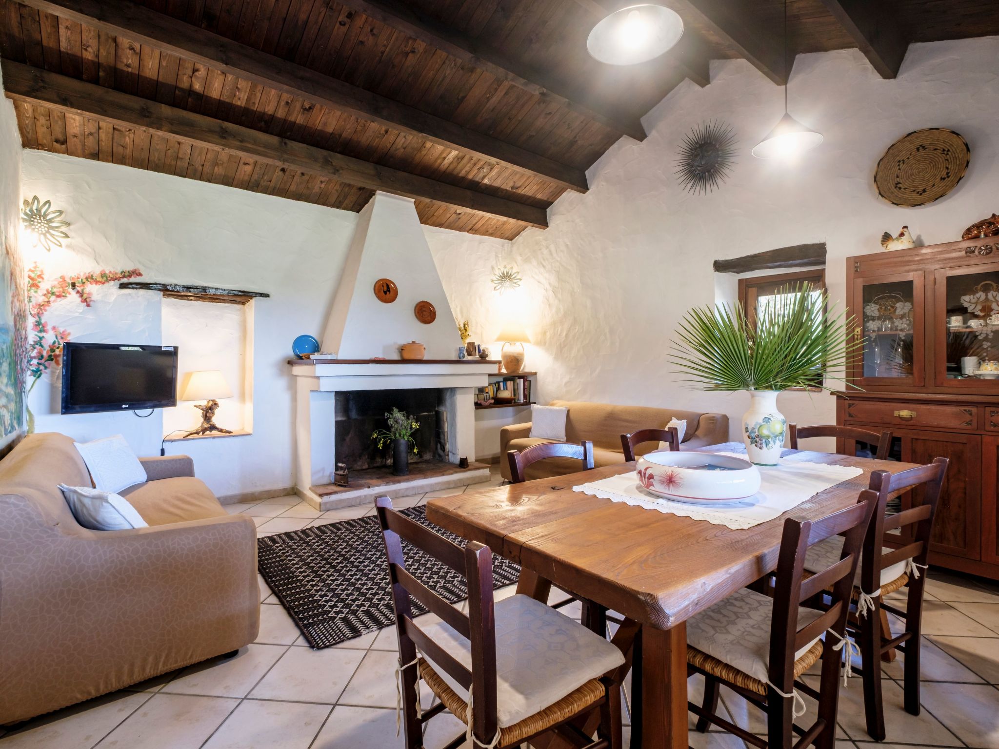 Altes gallurisches Bauernhaus mit Blick auf Olbia-Binnen