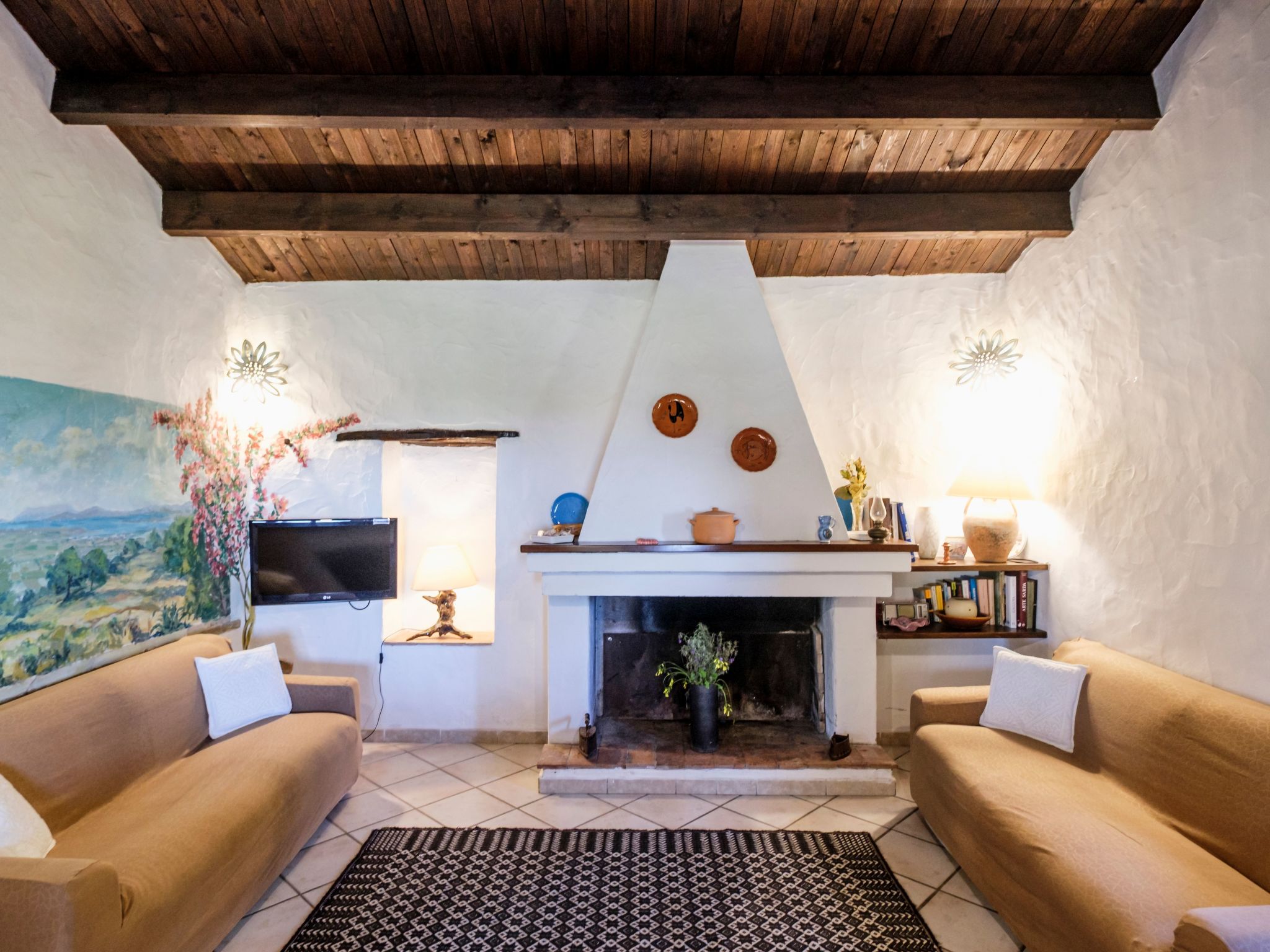 Altes gallurisches Bauernhaus mit Blick auf Olbia-Binnen