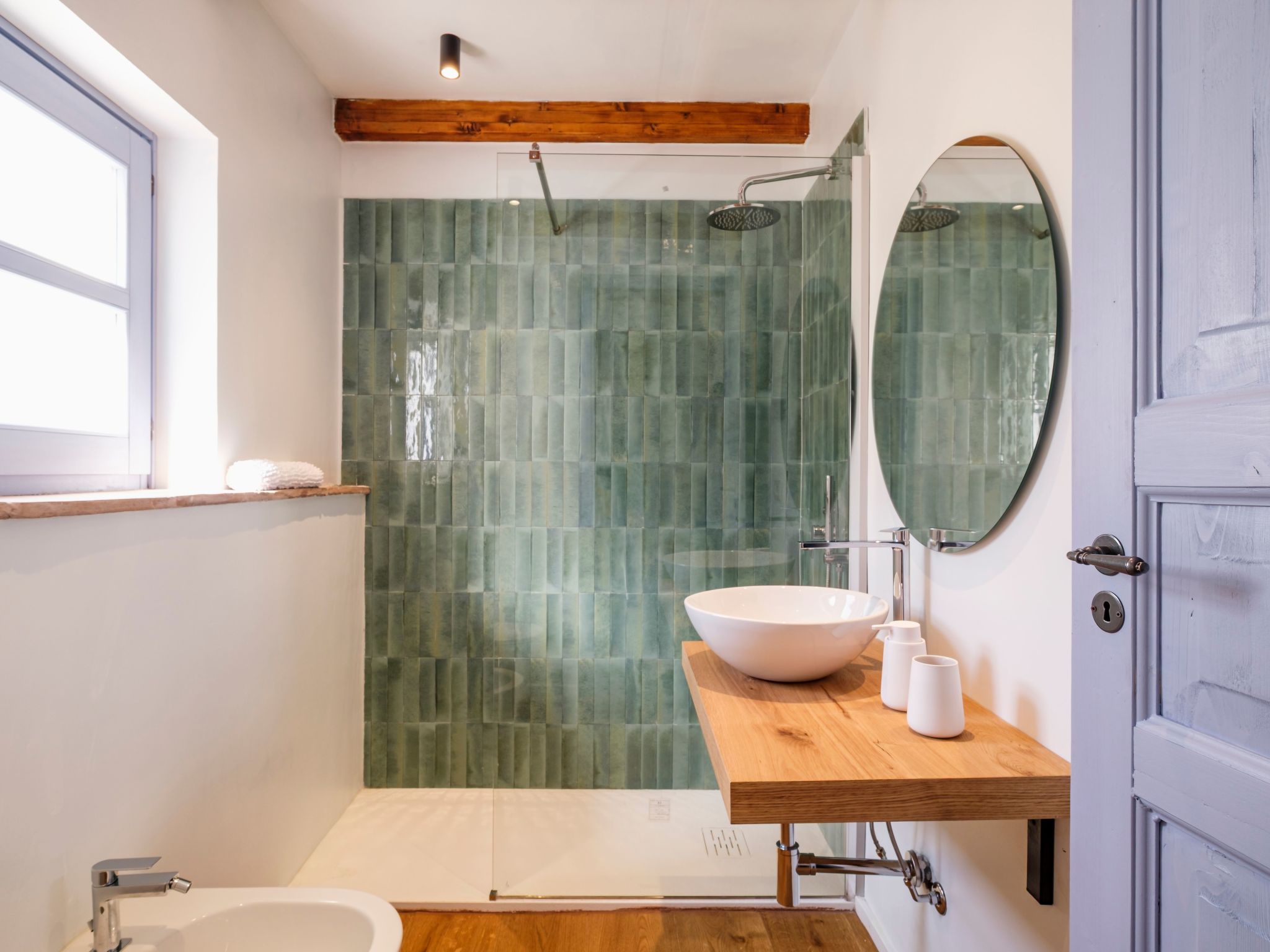 Altes gallurisches Bauernhaus mit Blick auf Olbia-Binnen