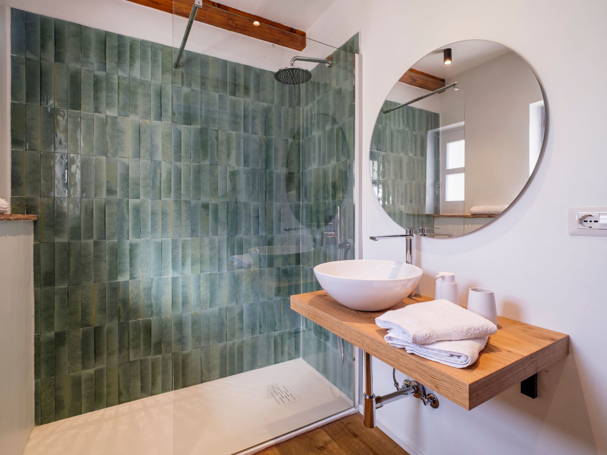 Altes gallurisches Bauernhaus mit Blick auf Olbia-Binnen