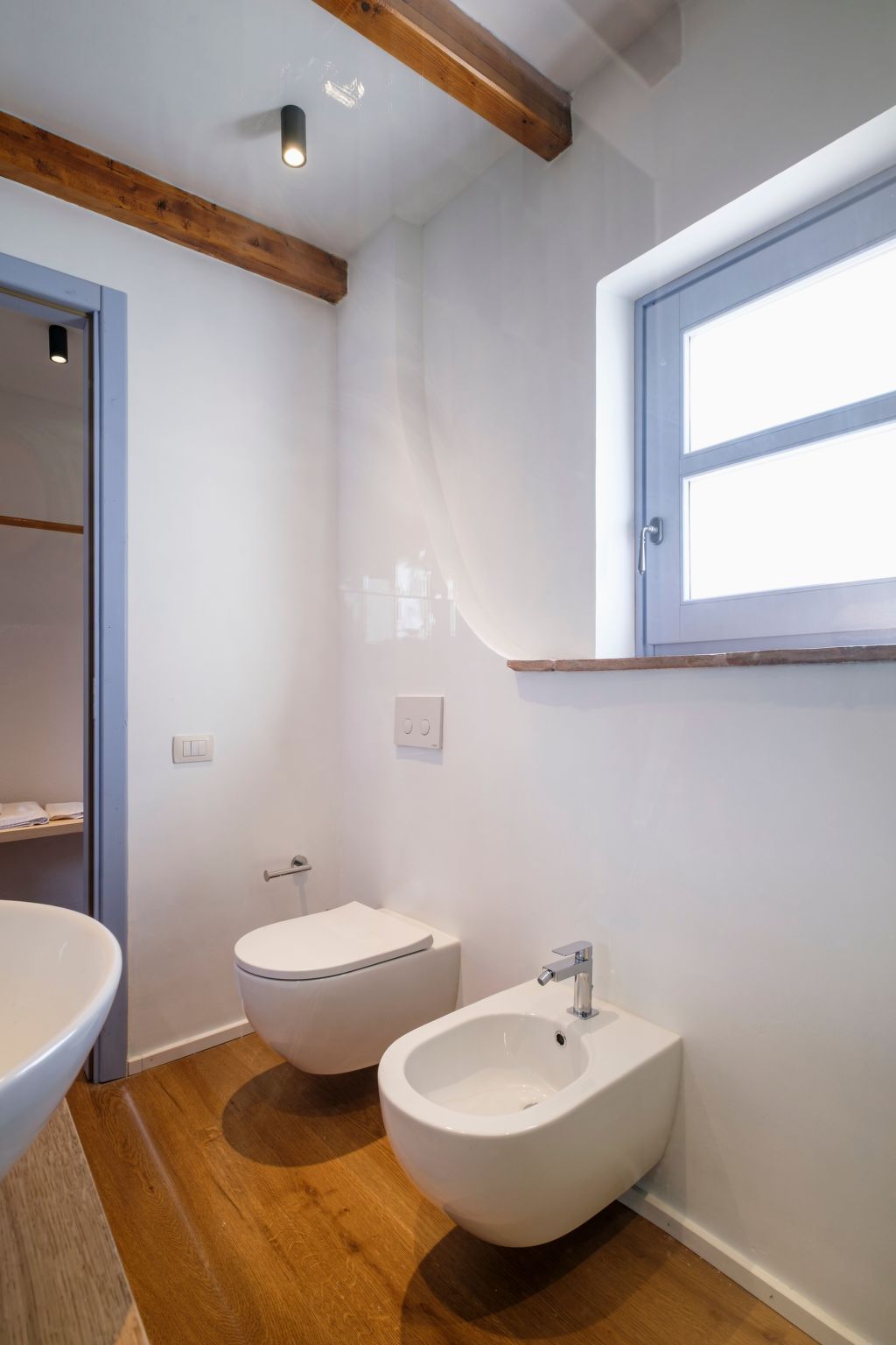 Altes gallurisches Bauernhaus mit Blick auf Olbia-Binnen