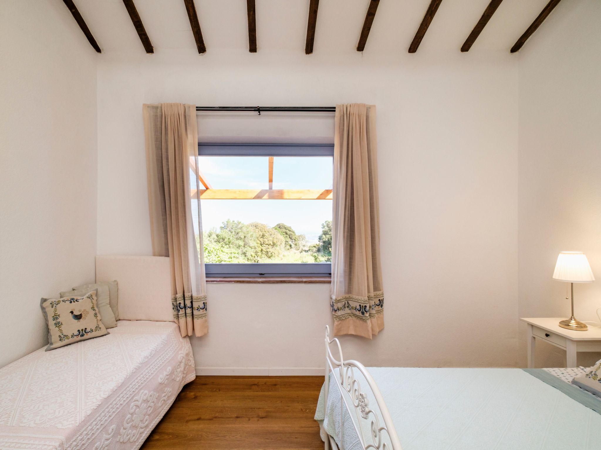 Altes gallurisches Bauernhaus mit Blick auf Olbia