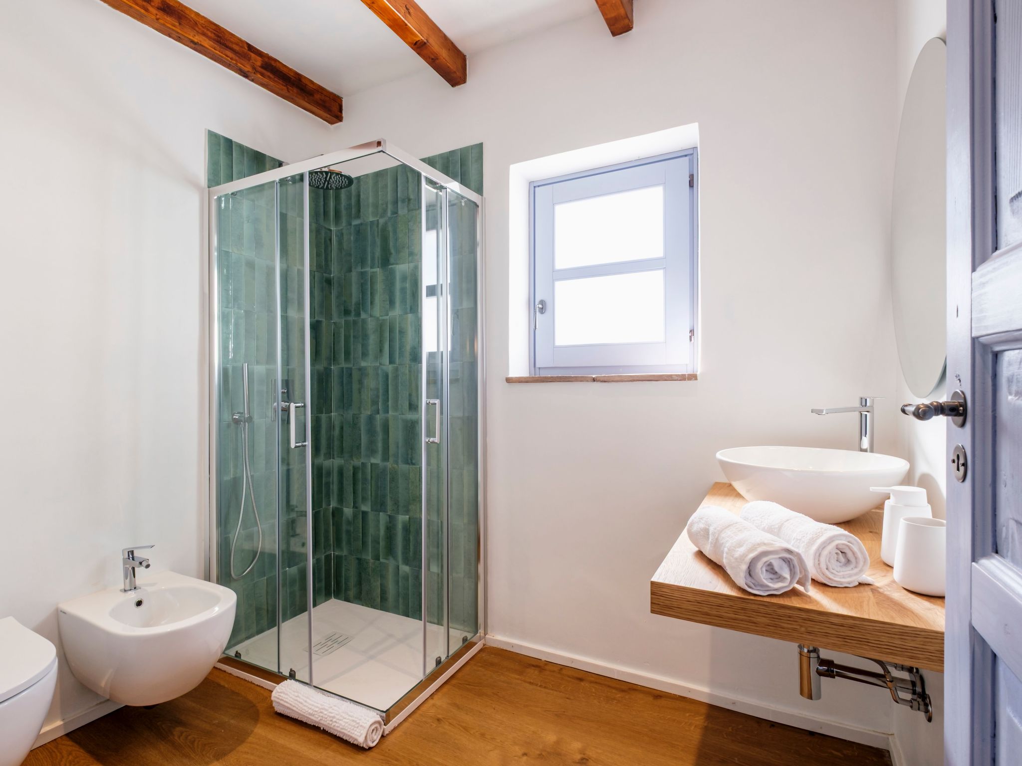 Altes gallurisches Bauernhaus mit Blick auf Olbia-Binnen