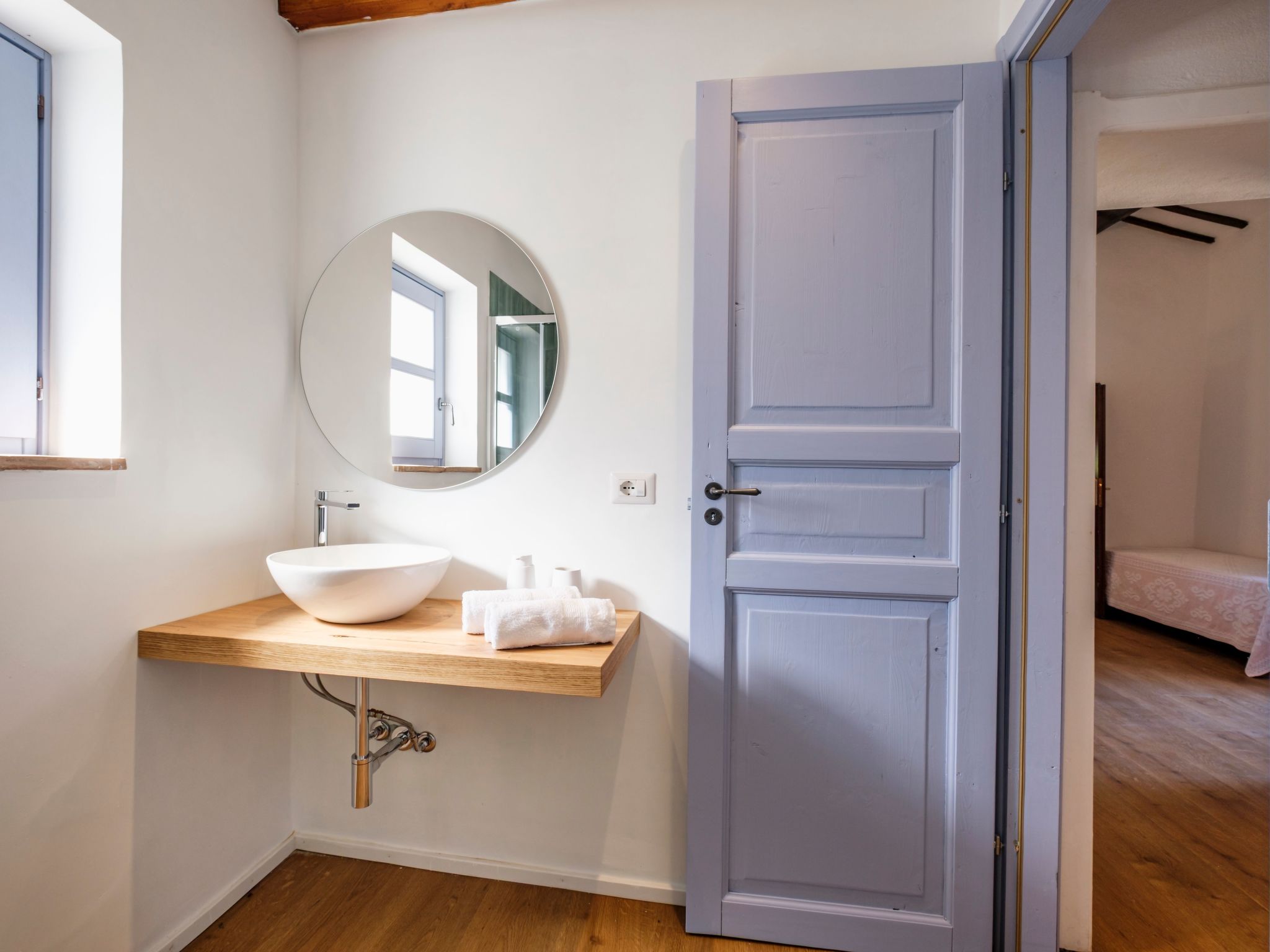 Altes gallurisches Bauernhaus mit Blick auf Olbia-Binnen