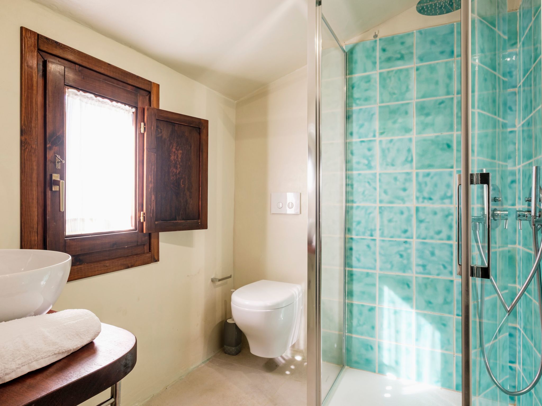 Altes gallurisches Bauernhaus mit Blick auf Olbia-Binnen