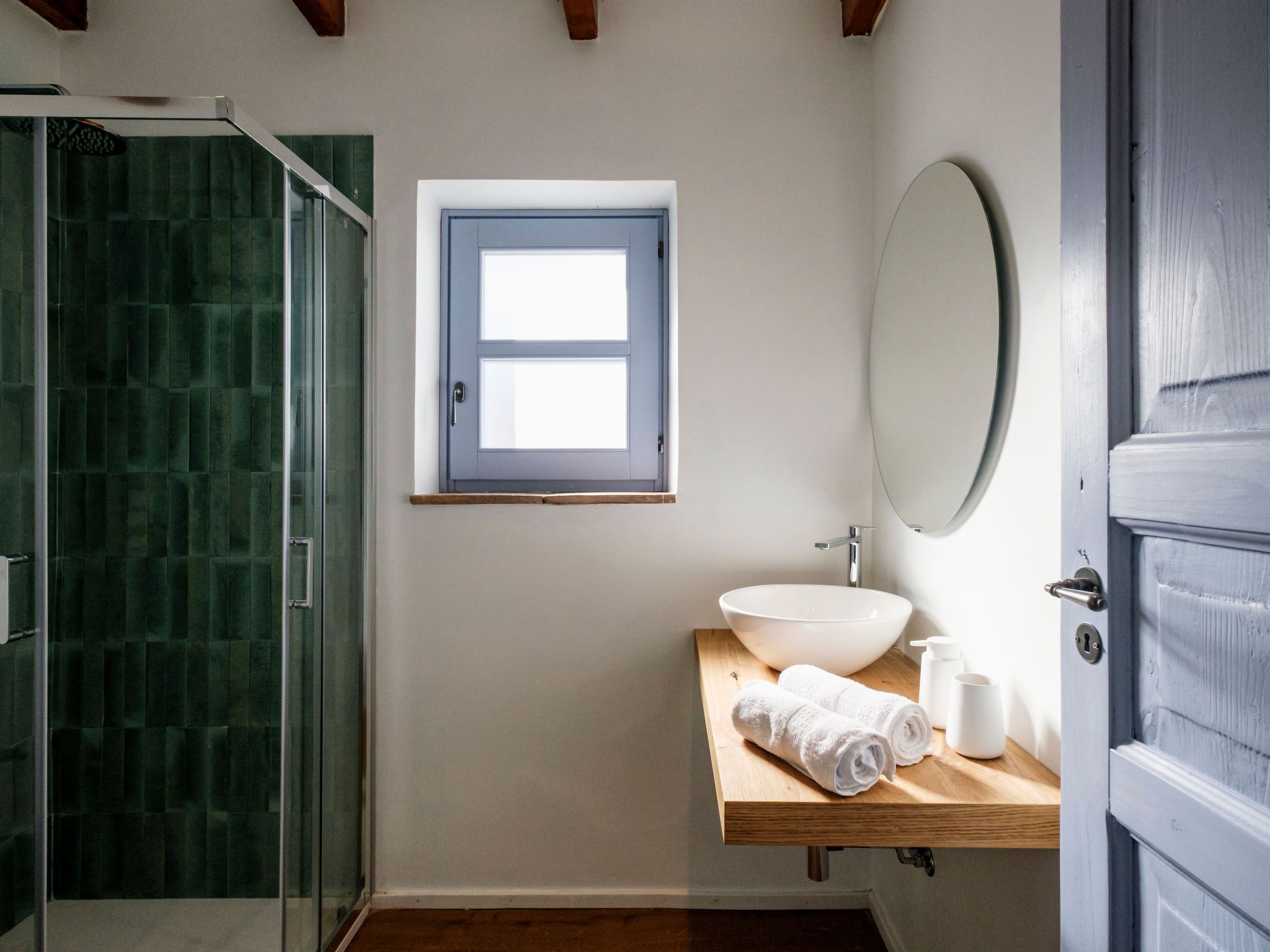 Altes gallurisches Bauernhaus mit Blick auf Olbia-Binnen