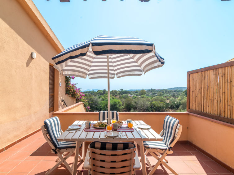 Op 800 m van zee: Comfortabel appartement Arcobaleno in Porto Istana in Porto Istana