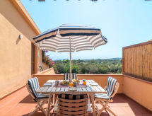 Op 800 m van zee: Comfortabel appartement Arcobaleno in Porto Istana - thumbnail 1