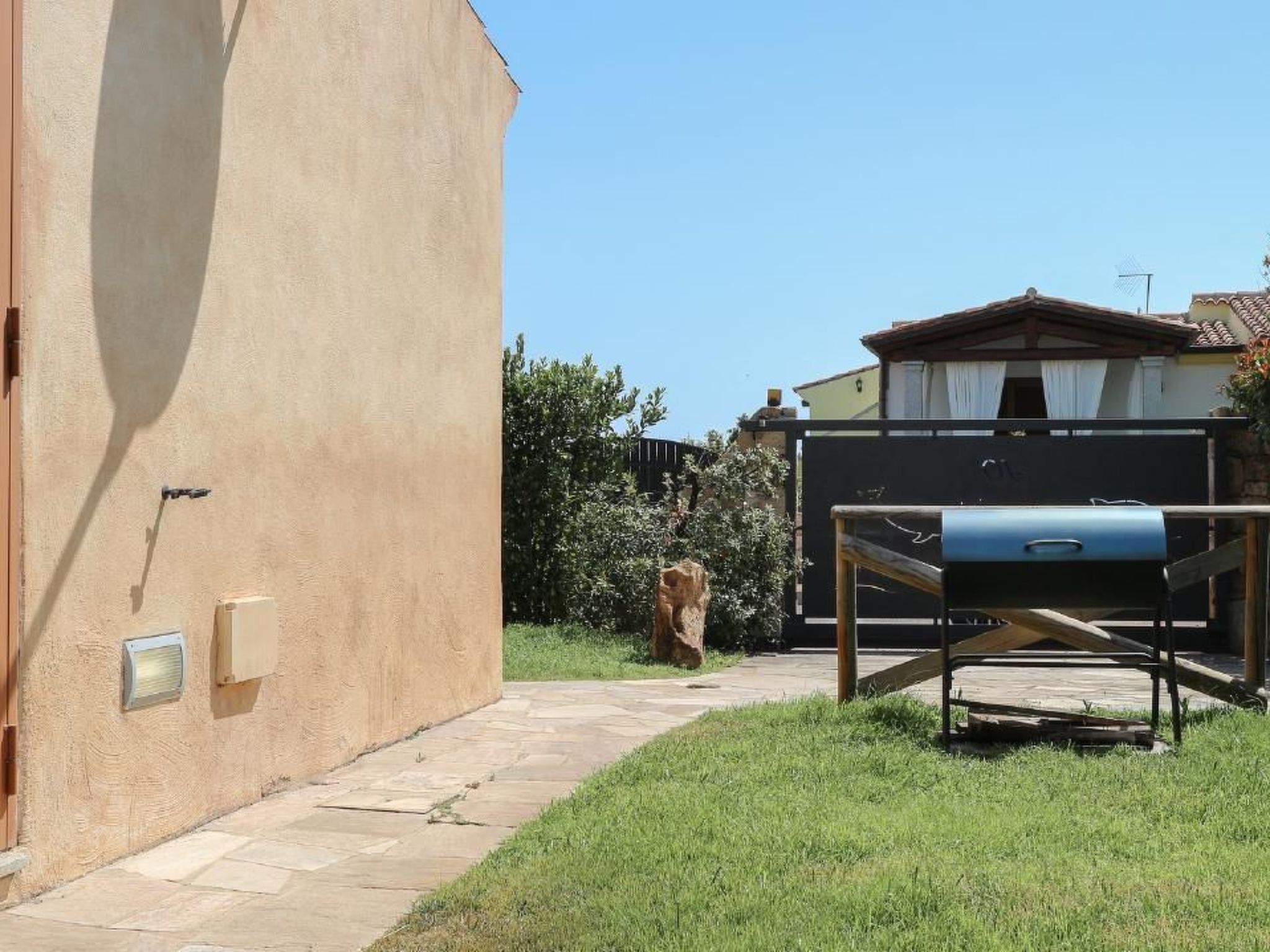 Haus in Budoni mit Schwimmbad und Privatparkplatz-Binnen