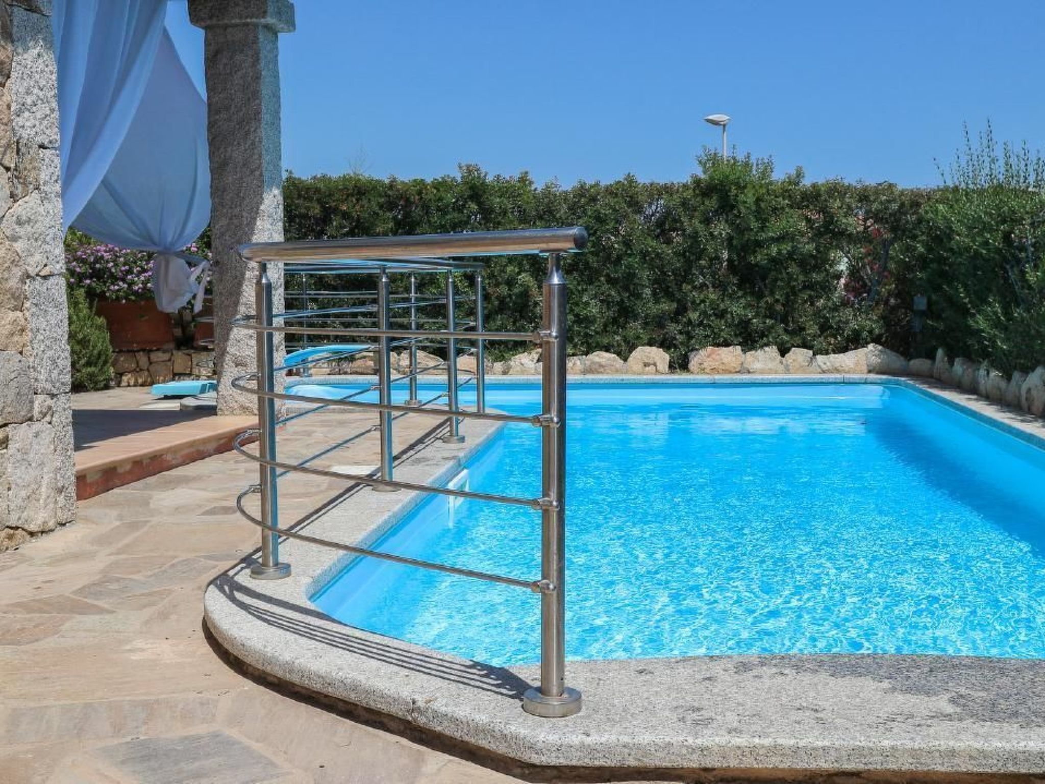 Haus in Budoni mit Schwimmbad und Privatparkplatz-Binnen