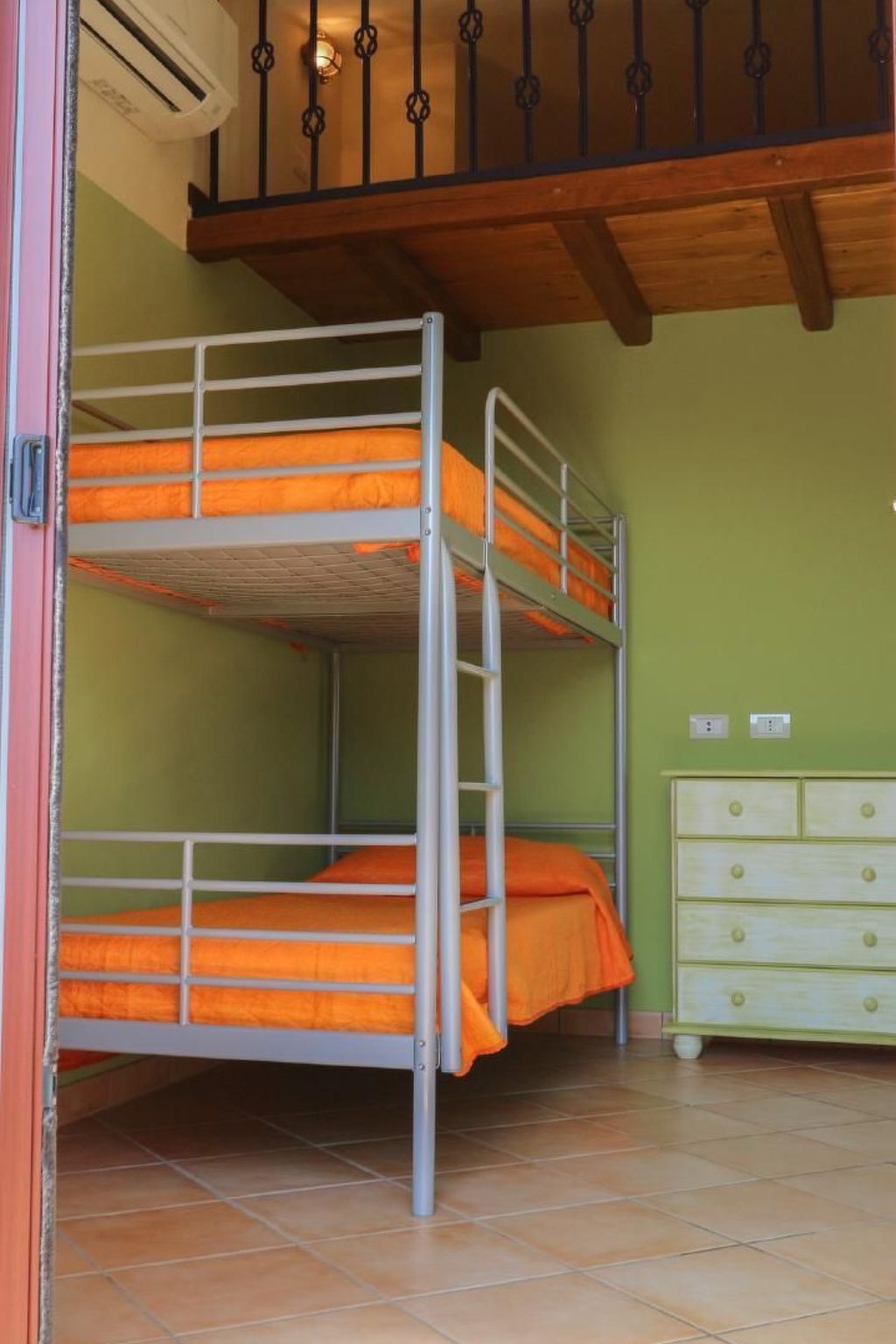 Haus in Budoni mit Schwimmbad und Privatparkplatz-Binnen