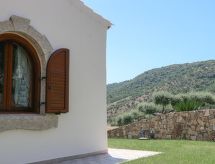 Sfeervolle villa voor 2 met gedeeld zwembad en panoramisch uitzicht op Agrustos - thumbnail 6