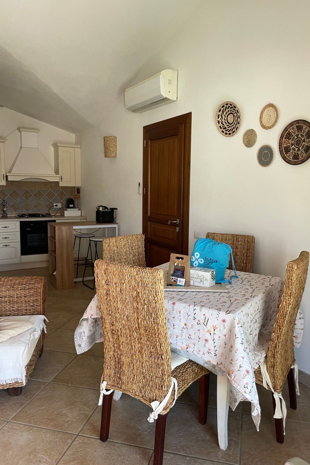 Haus 1 Kilometer vom Strand von Porto Ainu entfernt-Binnen