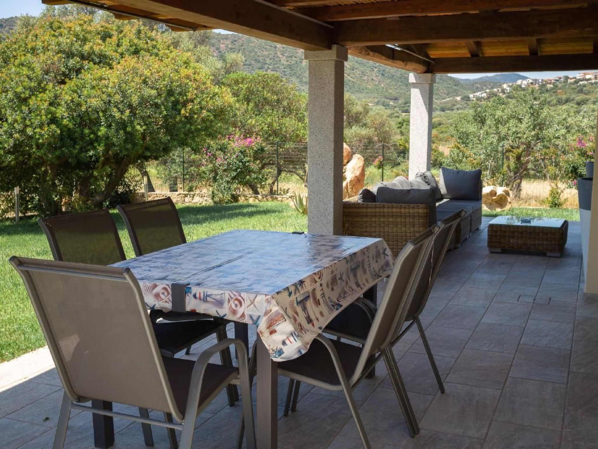 Haus 1 Kilometer vom Strand von Porto Ainu entfernt-Binnen