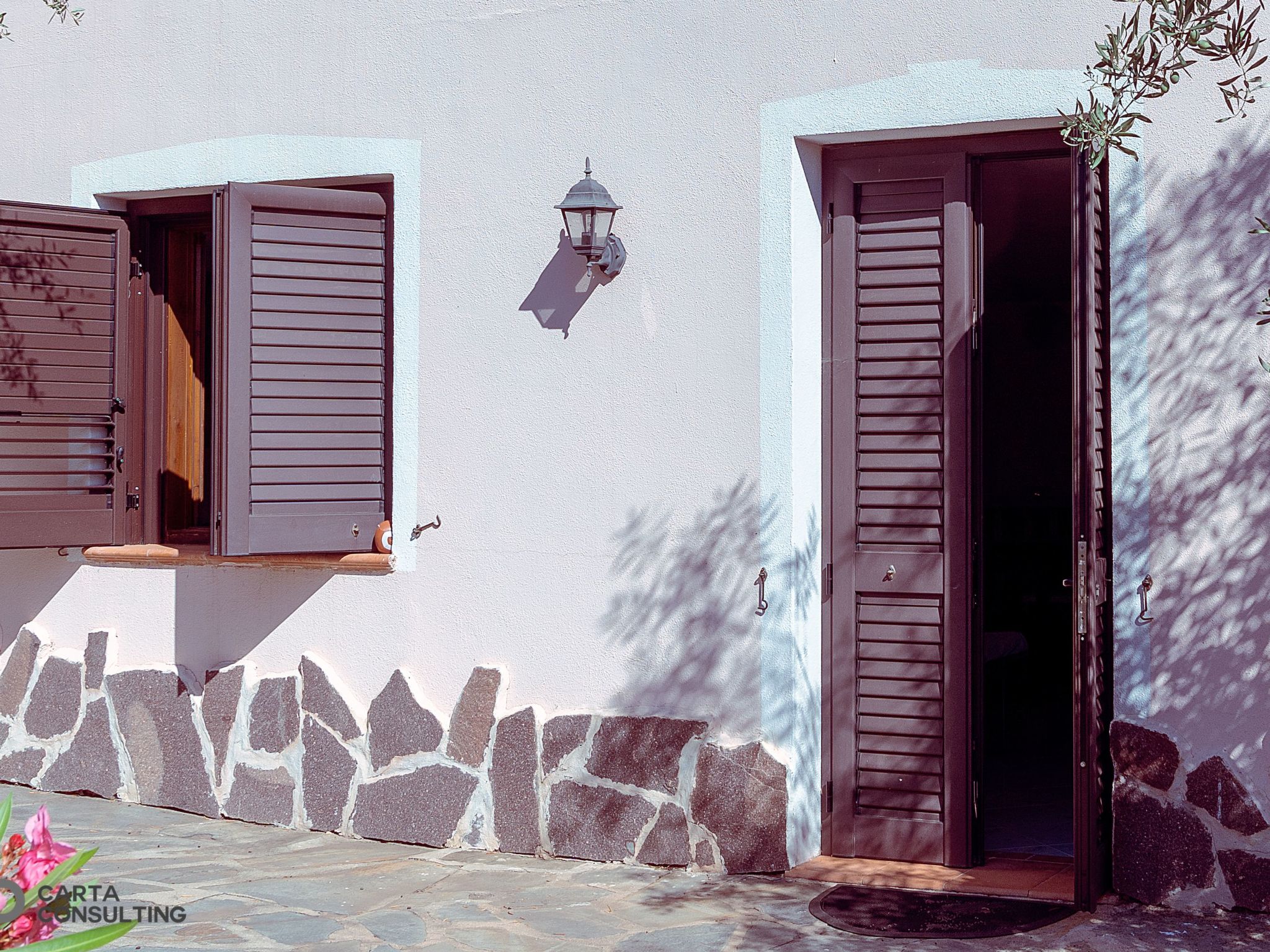 Haus in Punta Molara mit Garten und Grill