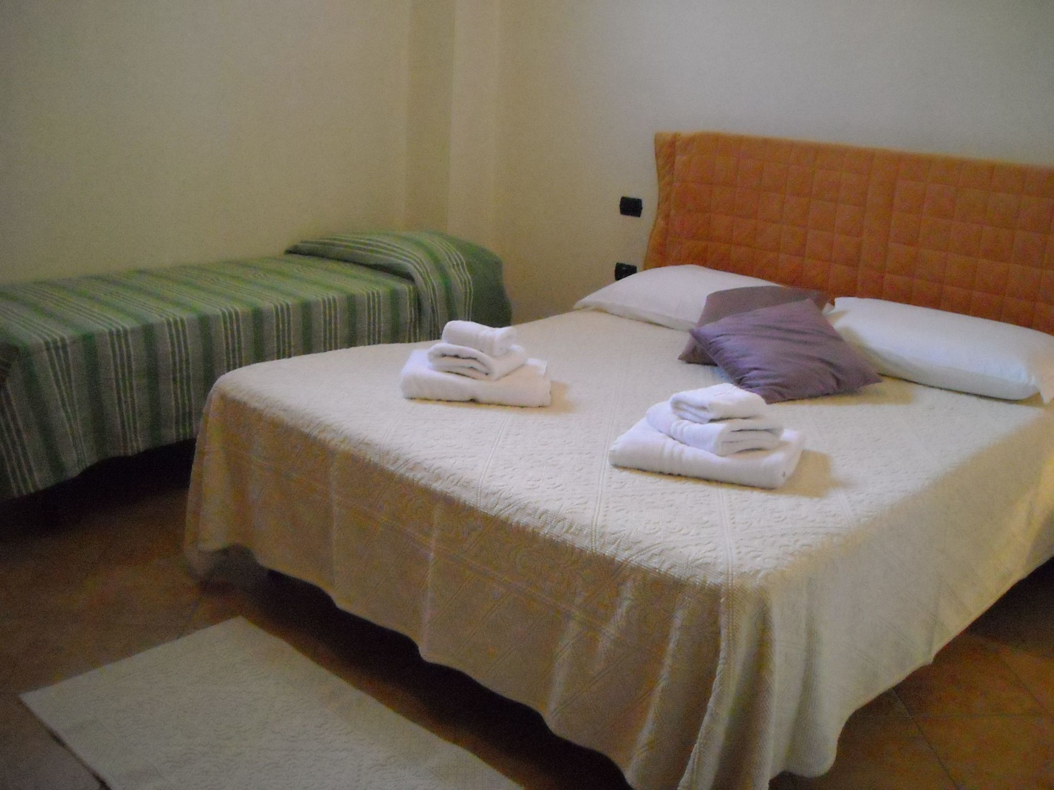 Corte manna, zoals de naam al doet vermoeden met een grote binnenplaats, ruim en comfortabel, is geschikt voor 2 tot 5 personen,

met WiFi, tv, airconditioning in de slaapkamer, badkamer met bad, haar..