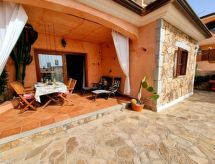 mit Kamin, Terrasse und Meerblick