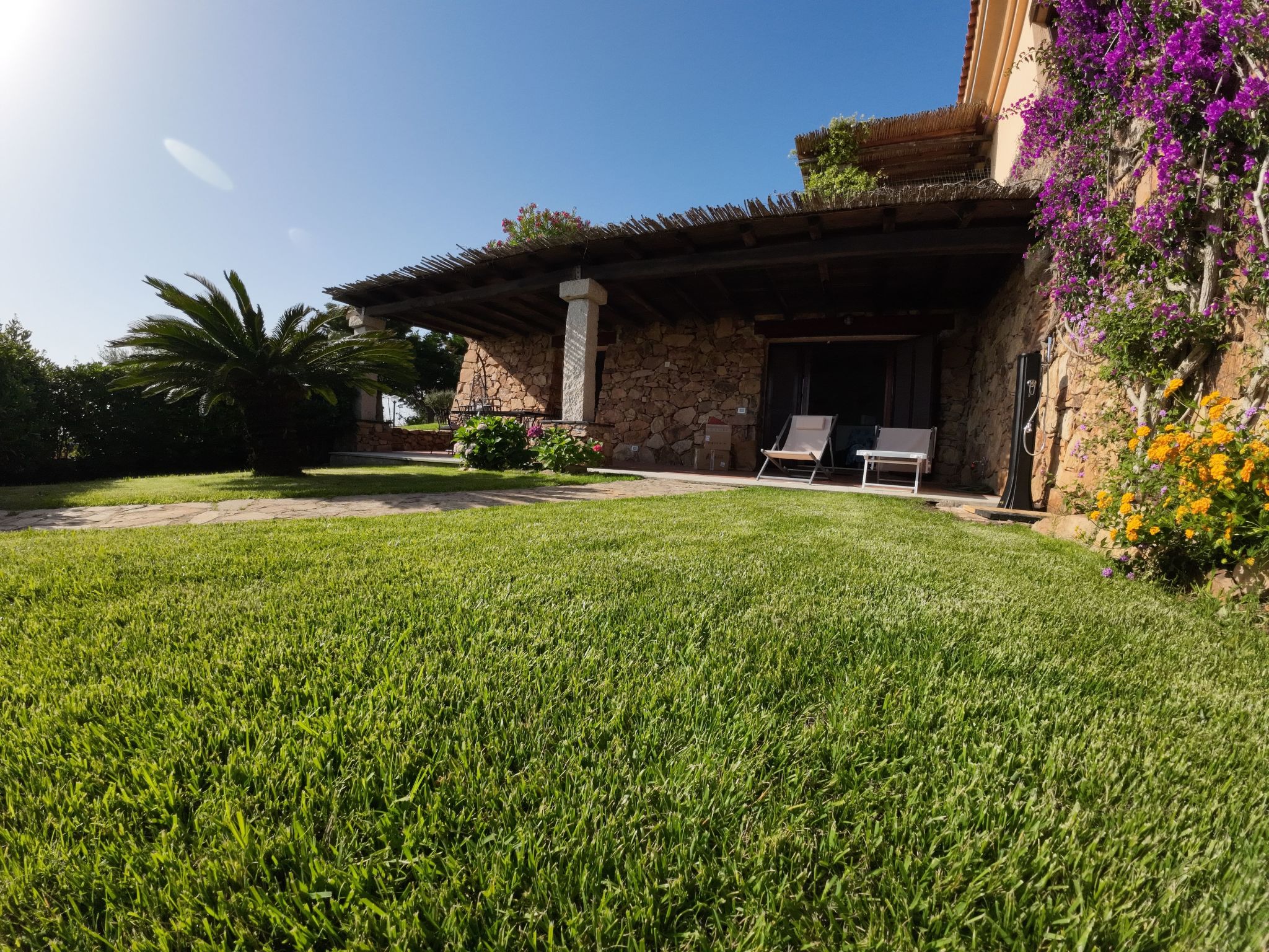 Blue Dawn. Eindrucksvolle Meersicht Coda Cavallo-Binnen