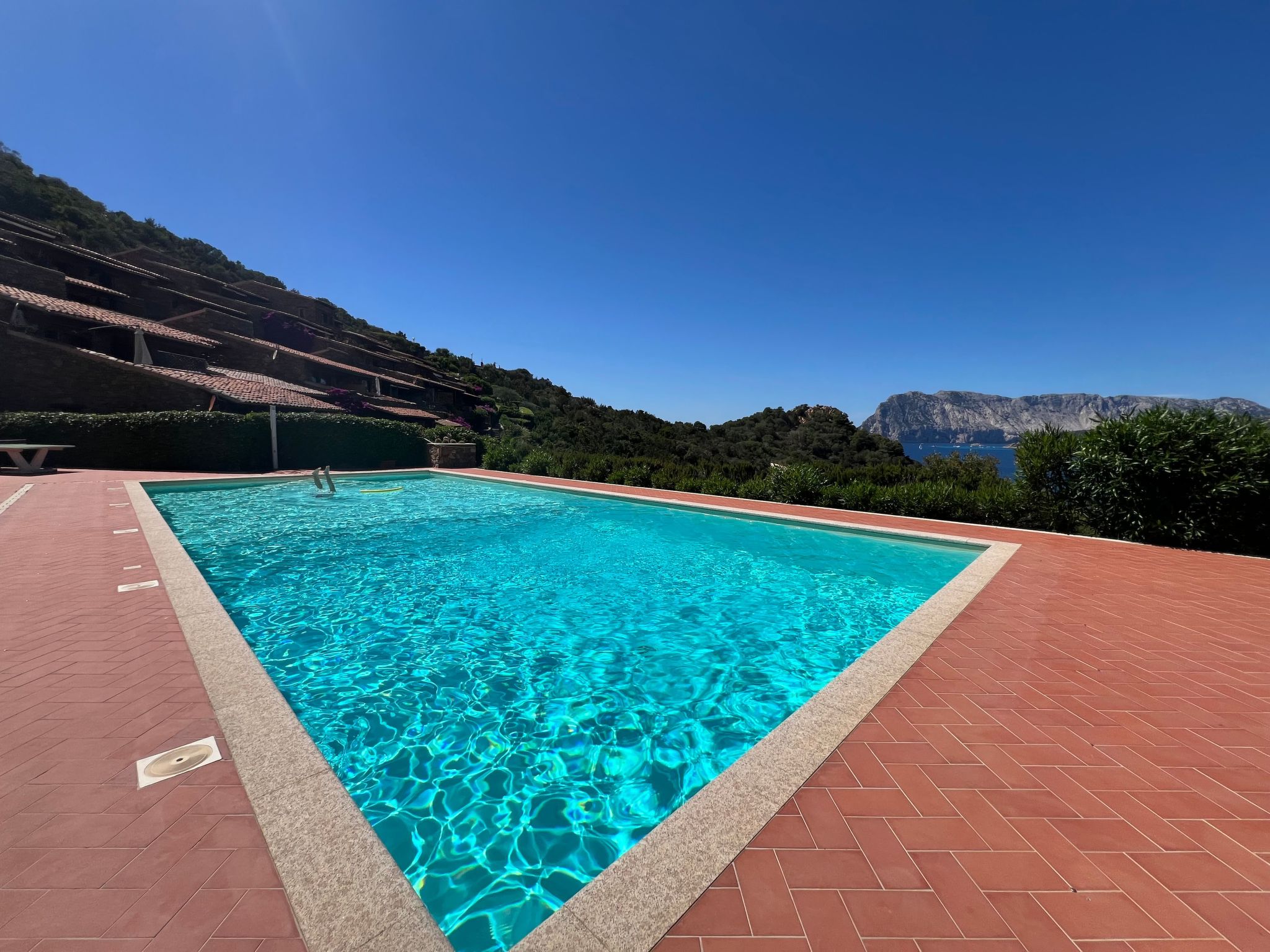 Blue Dawn. Eindrucksvolle Meersicht Coda Cavallo-Binnen