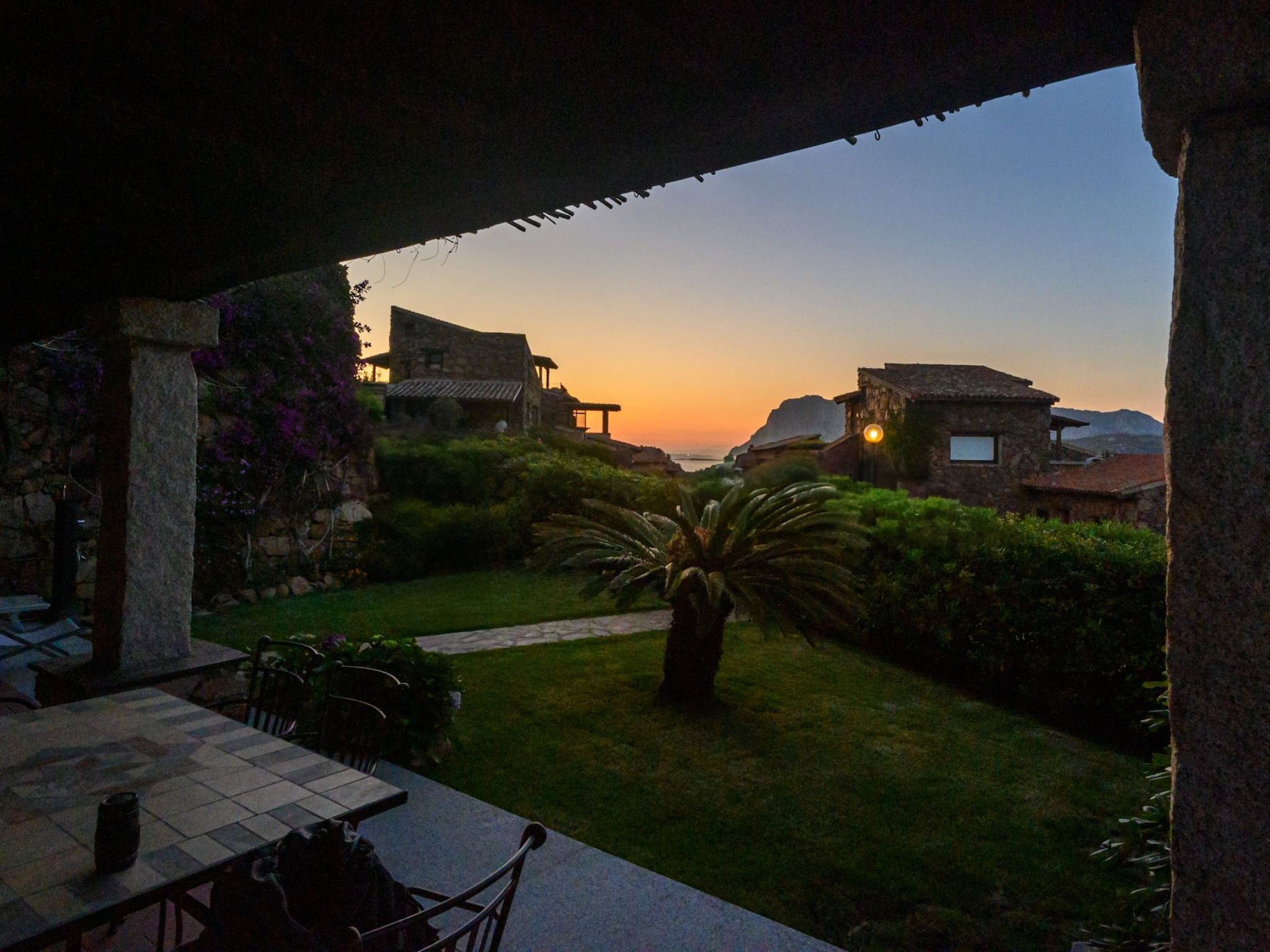 Blue Dawn. Eindrucksvolle Meersicht Coda Cavallo-Binnen