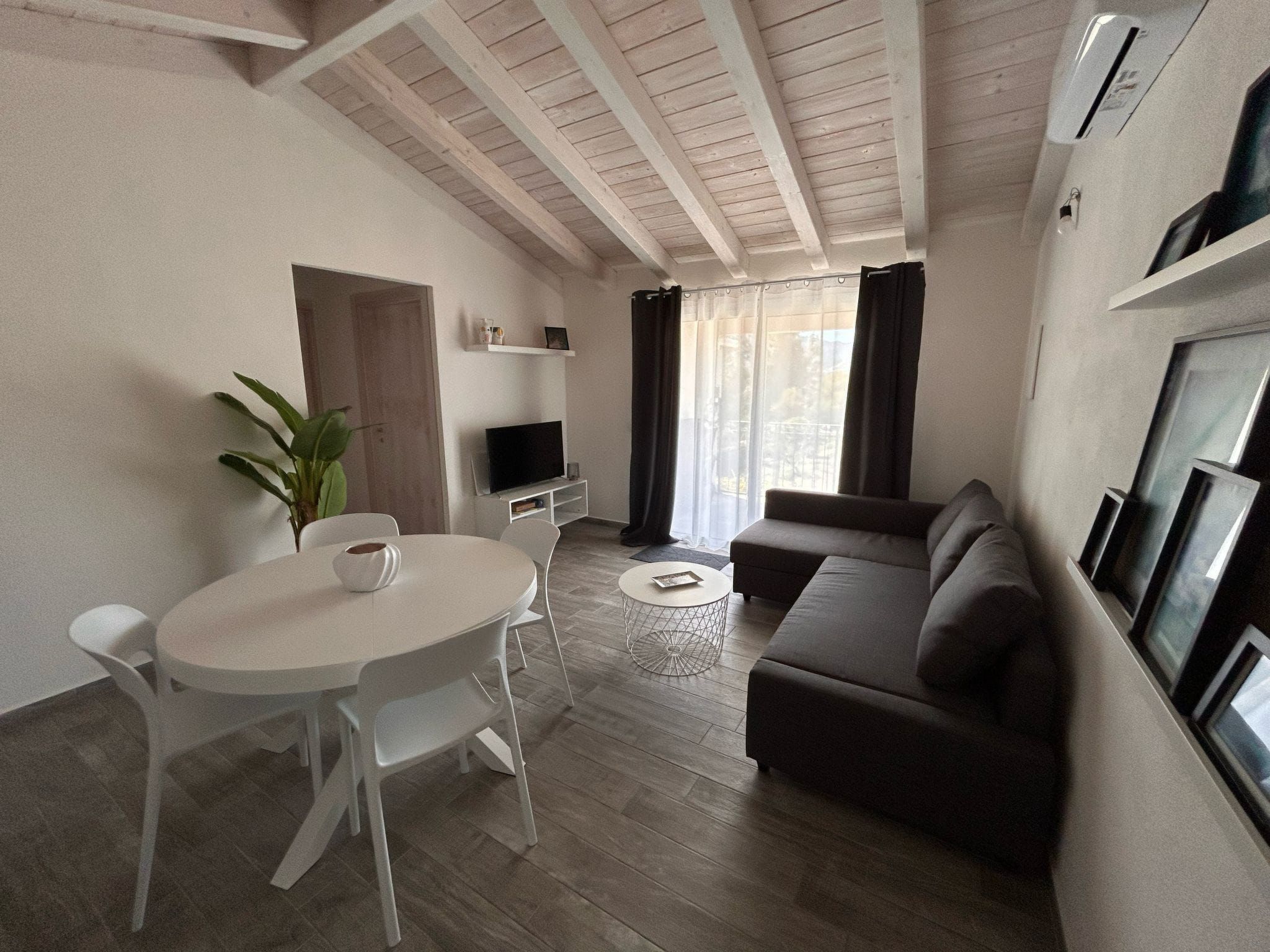 Entos La Caletta-Binnen