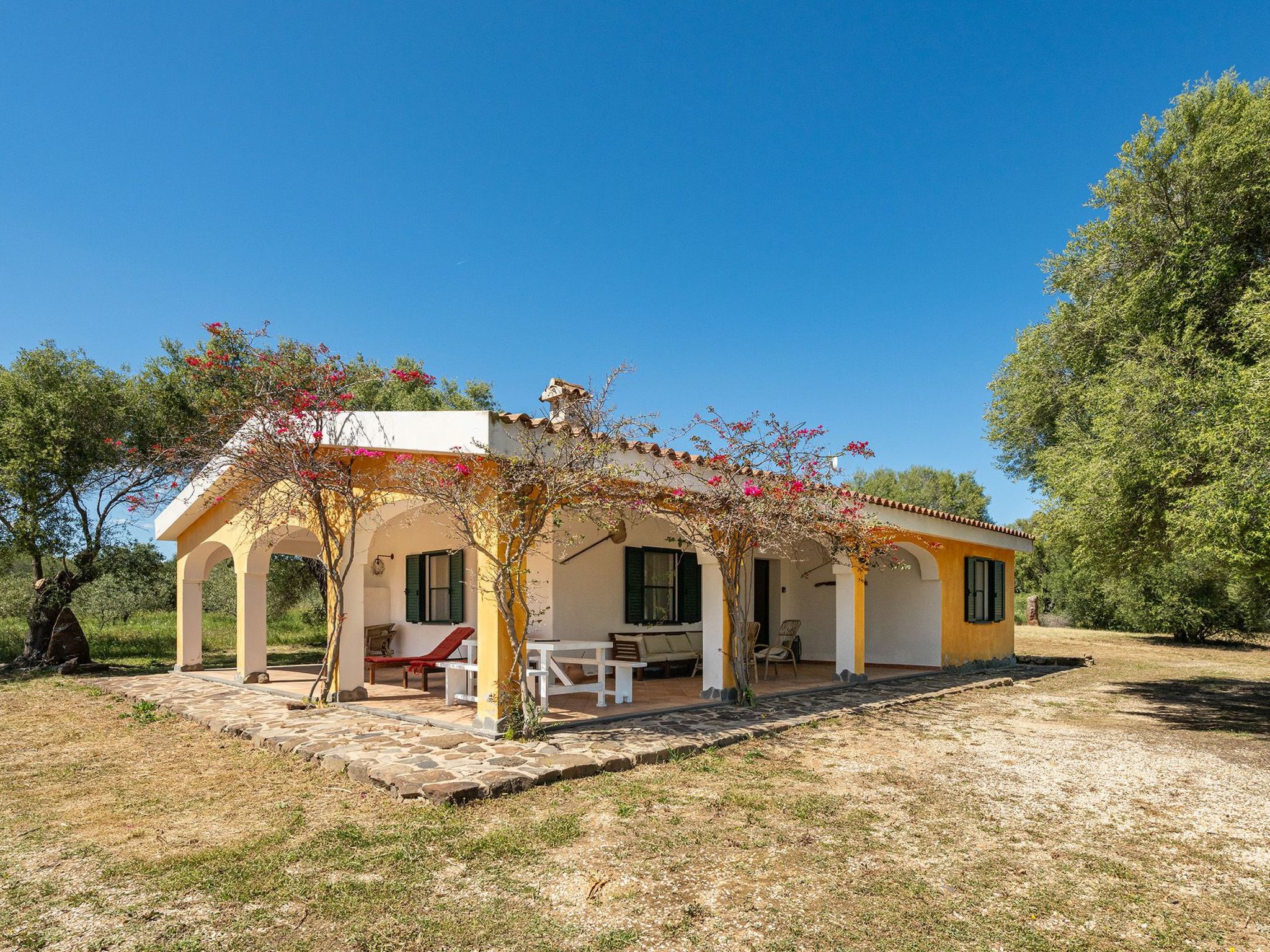 DELICIOUS VILLETTA ondergedompeld in het groen en de rust van het platteland, perfect voor een ontspannen vakantie in het hart van de Golf van Orosei, een van de meest fascinerende gebieden van Sardin..