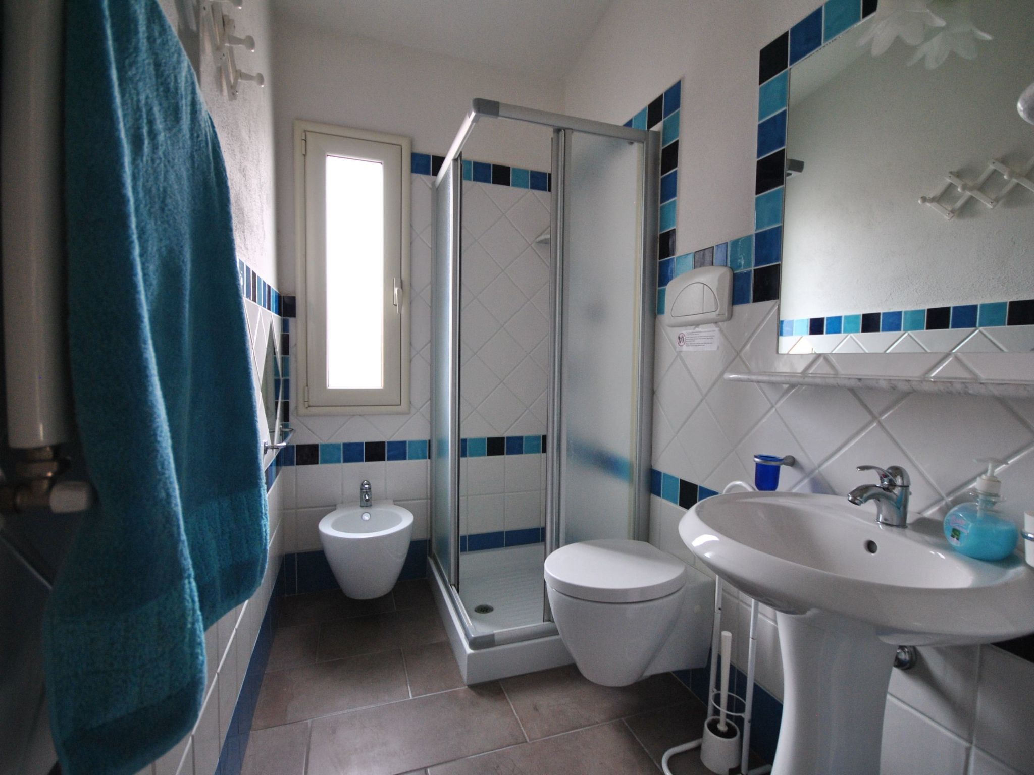 Azzurra-Image-tags.info