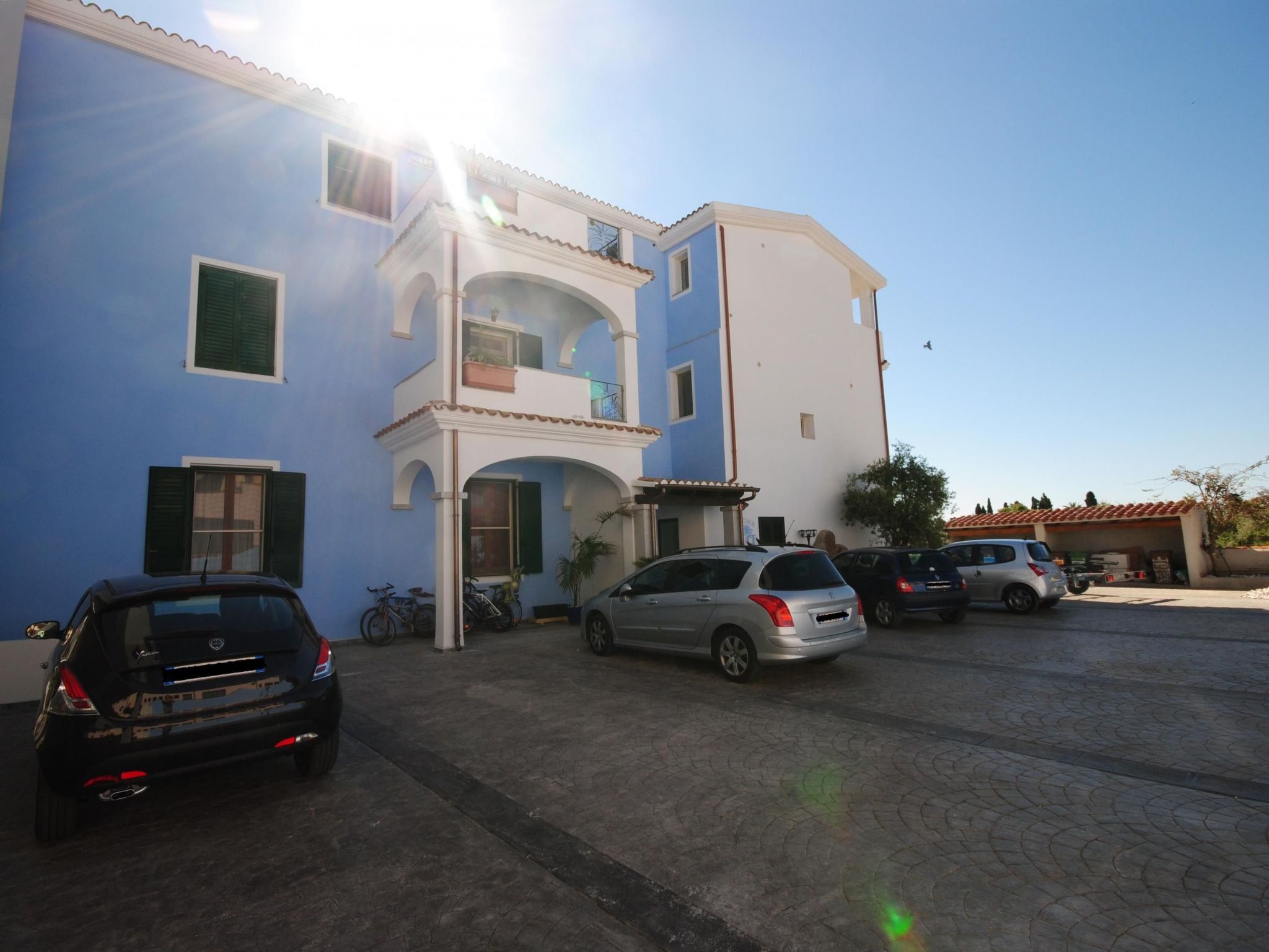 Azzurra-Image-tags.info