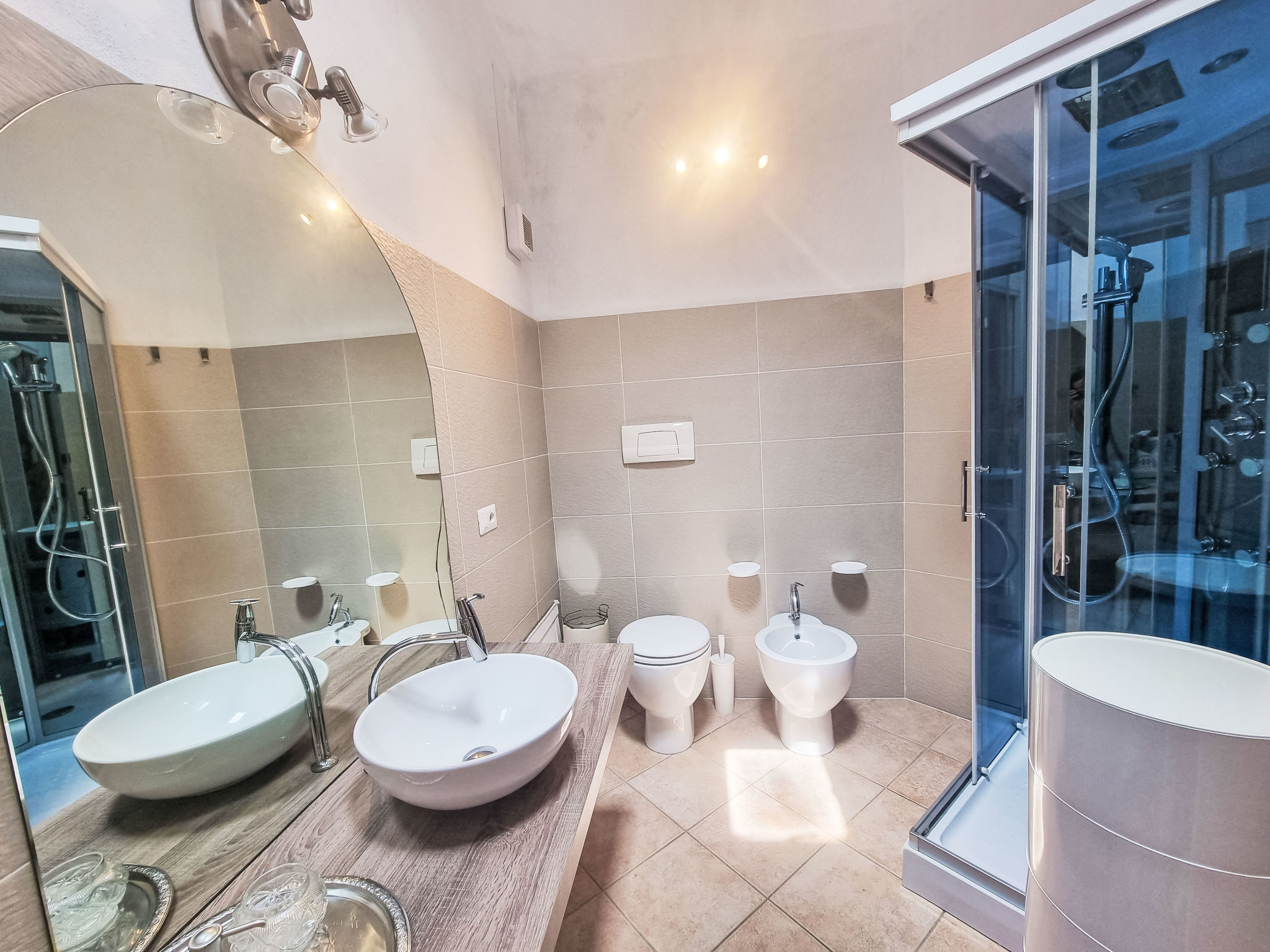 Crystal Sea Apartment-Binnen