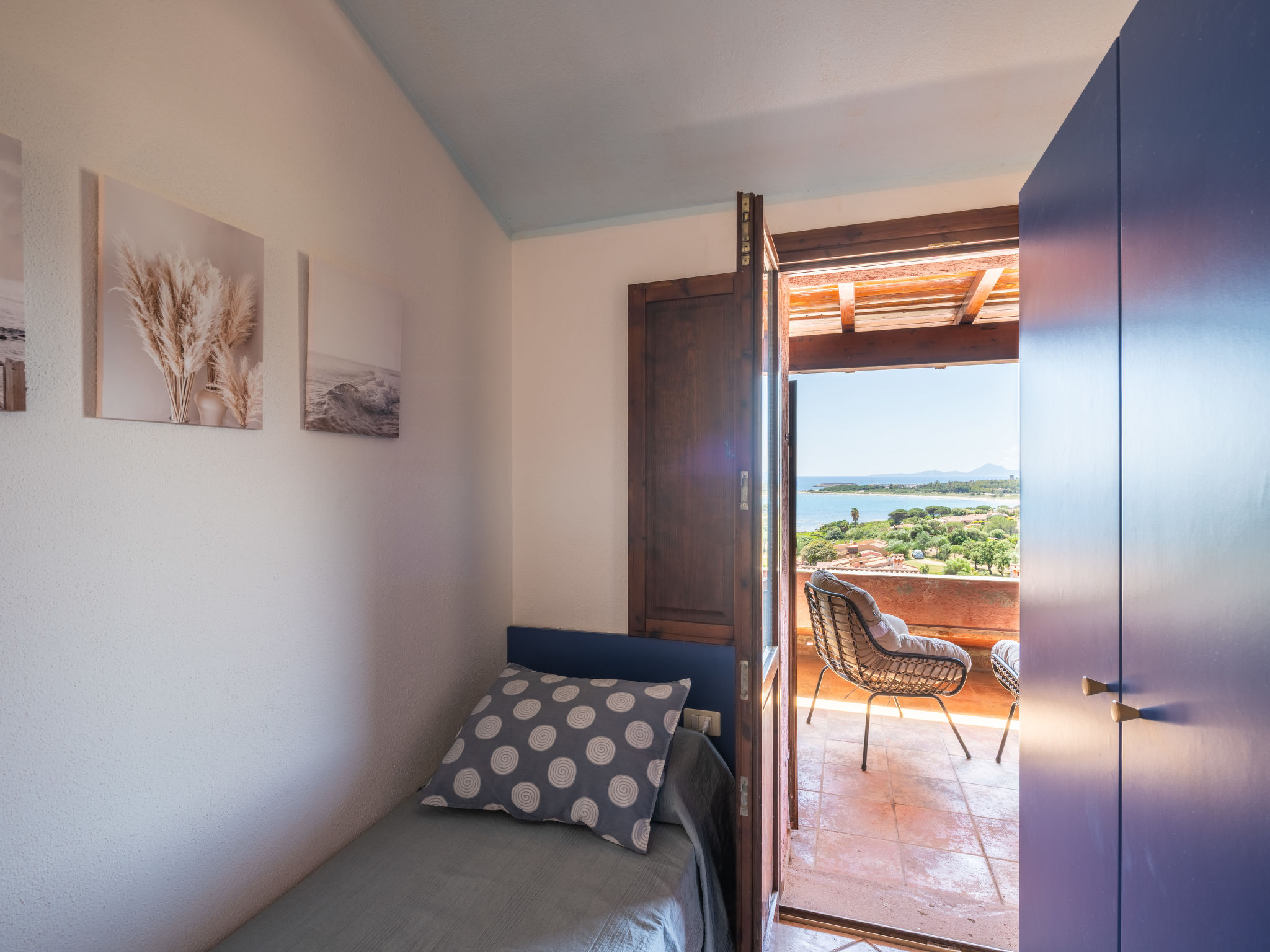 Porto Corallo-Inside